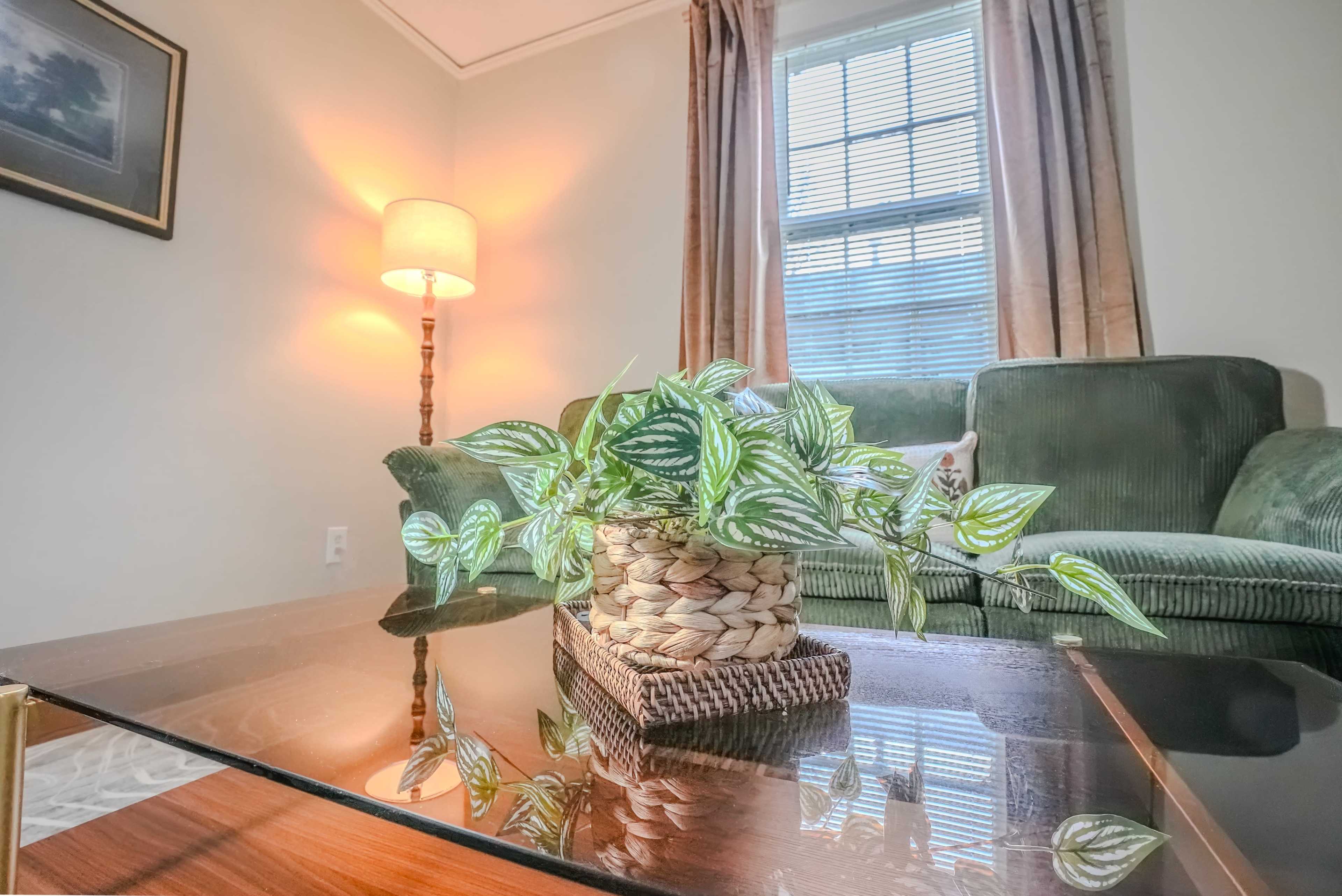 Centrally Located King Bed Midtown Crosstown 1428 Image in Crosstown, Memphis, TN