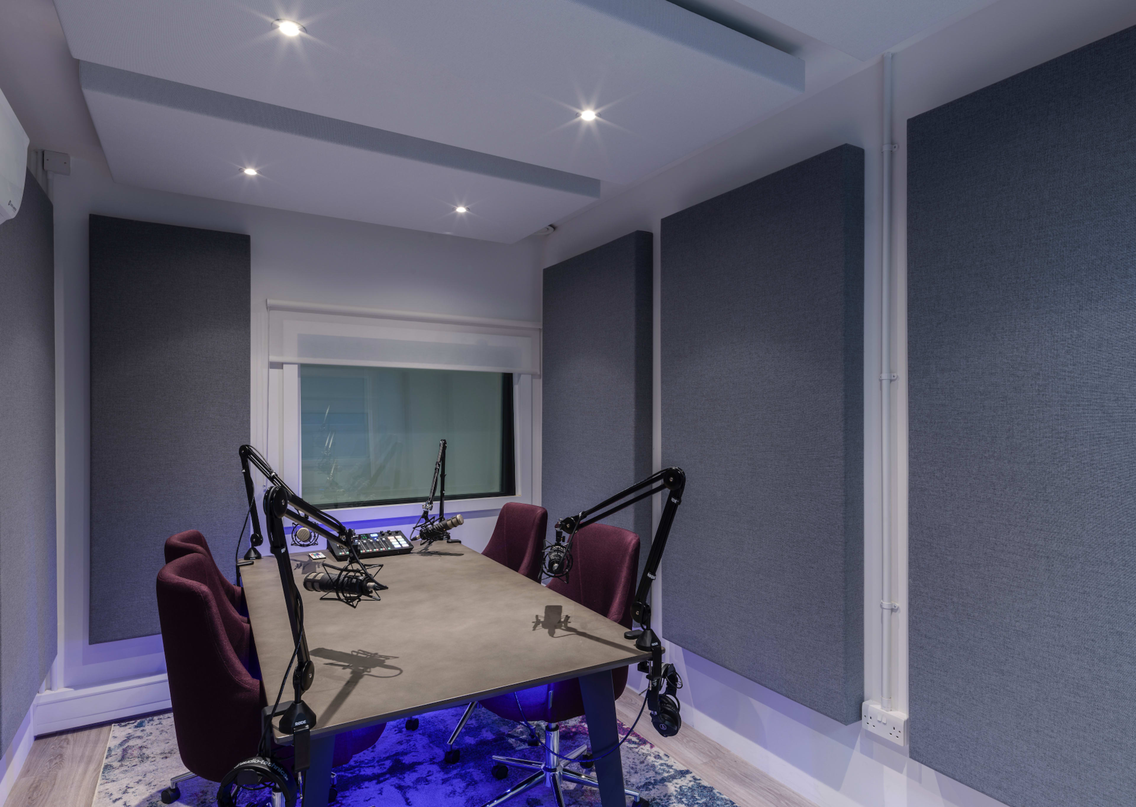 Meeting Style Podcast Studio Image in London, London, ENG