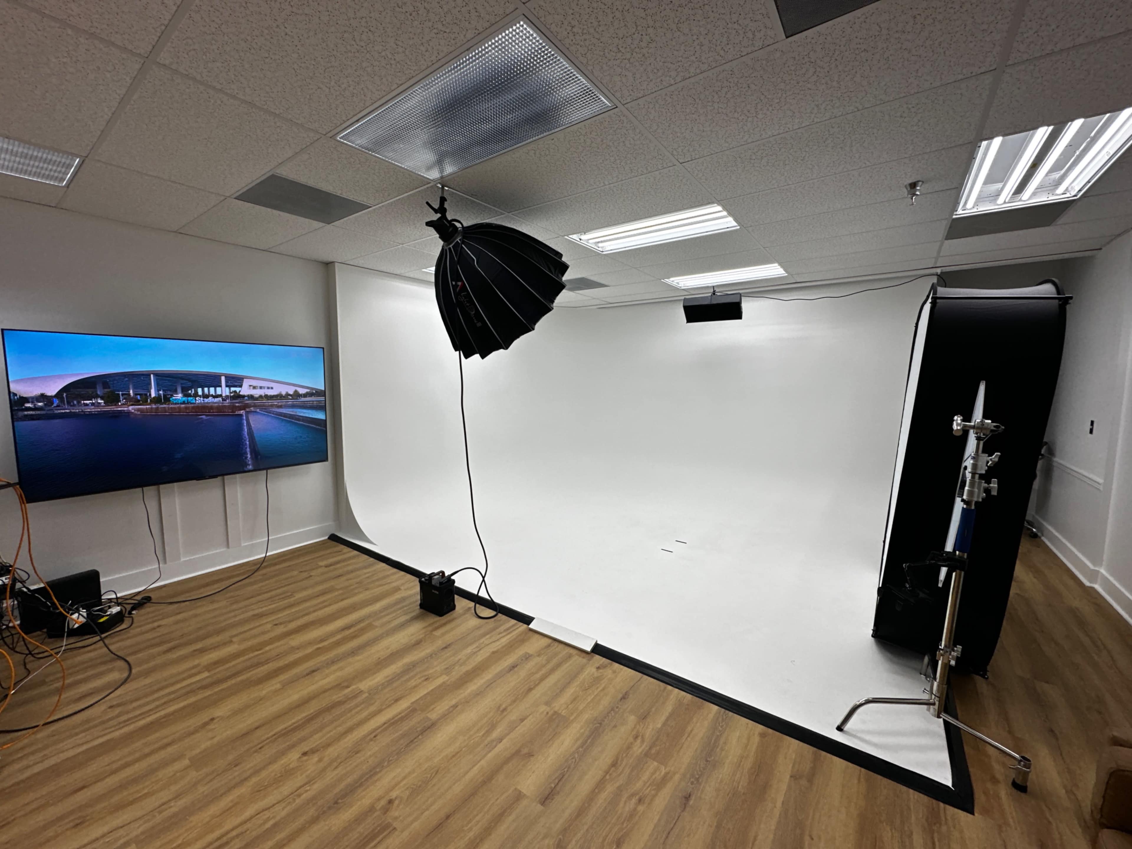 Photo Studio with 16’x12’ Cyc Wall Image in Hilton Head Island, Hilton Head, SC