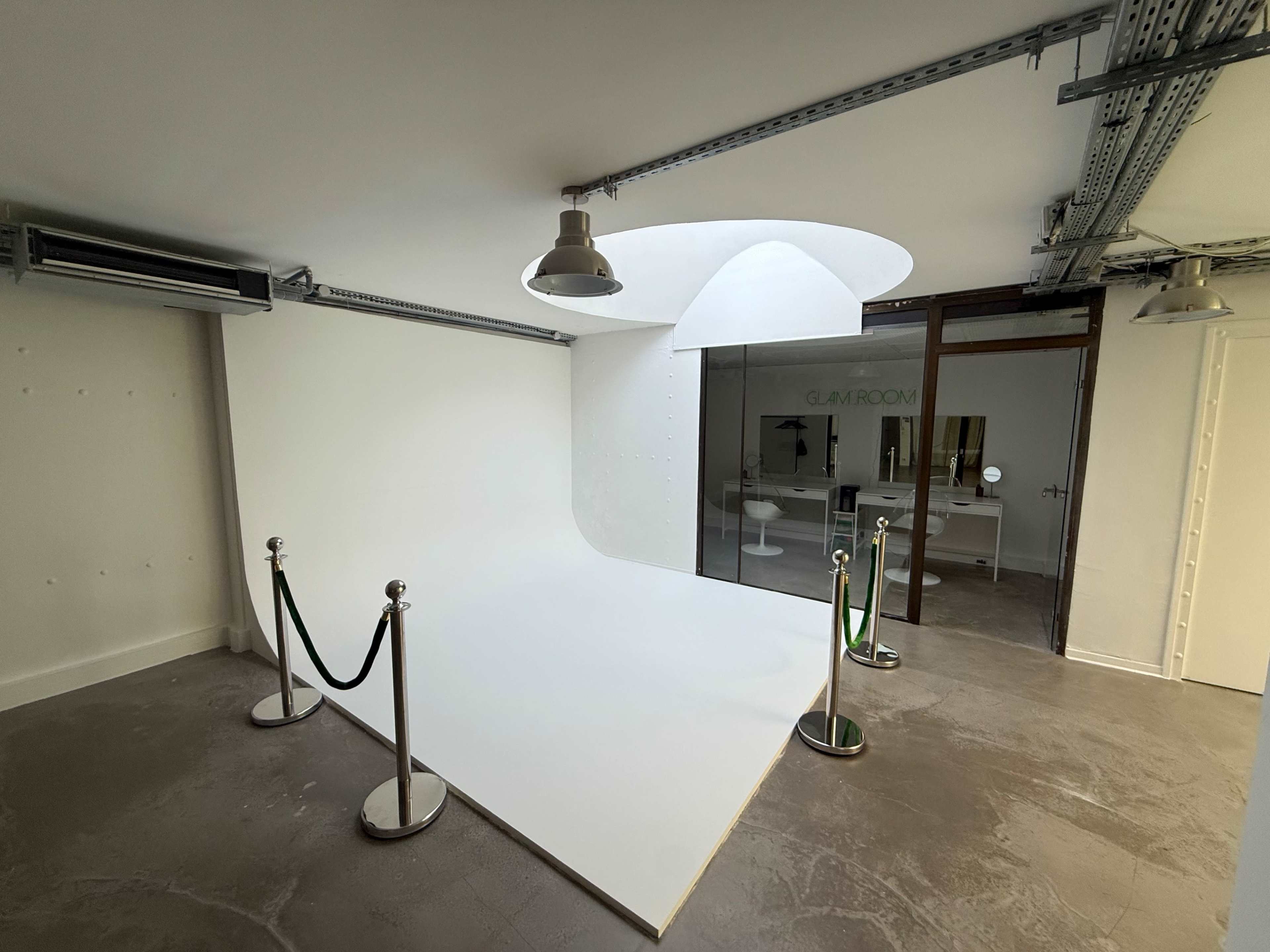 STUDIO PHOTOS ET VIDÉOS - CYCLORAMA -  SHOOTING - TOURNAGE Image in Billancourt–Rives de Seine, Boulogne-Billancourt