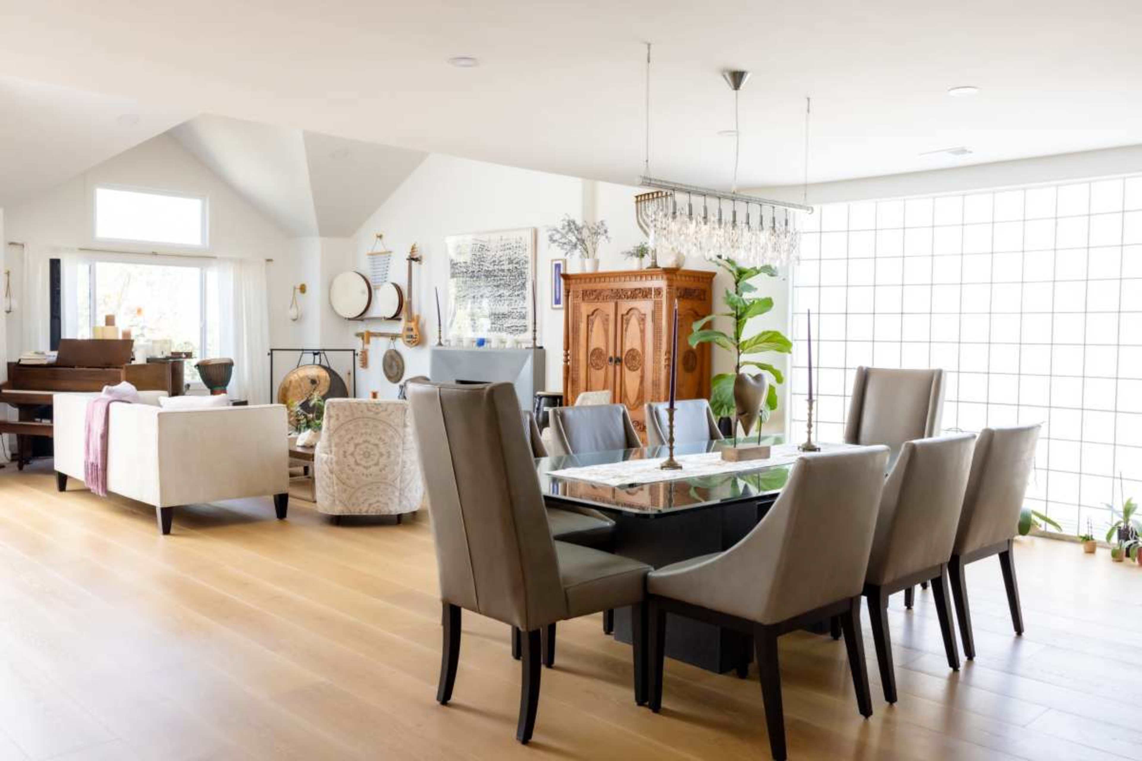 Modern Home with Designer Kitchen, Expansive Yard and Garden Pool Image in El Dorado Park Estates, Long Beach, CA