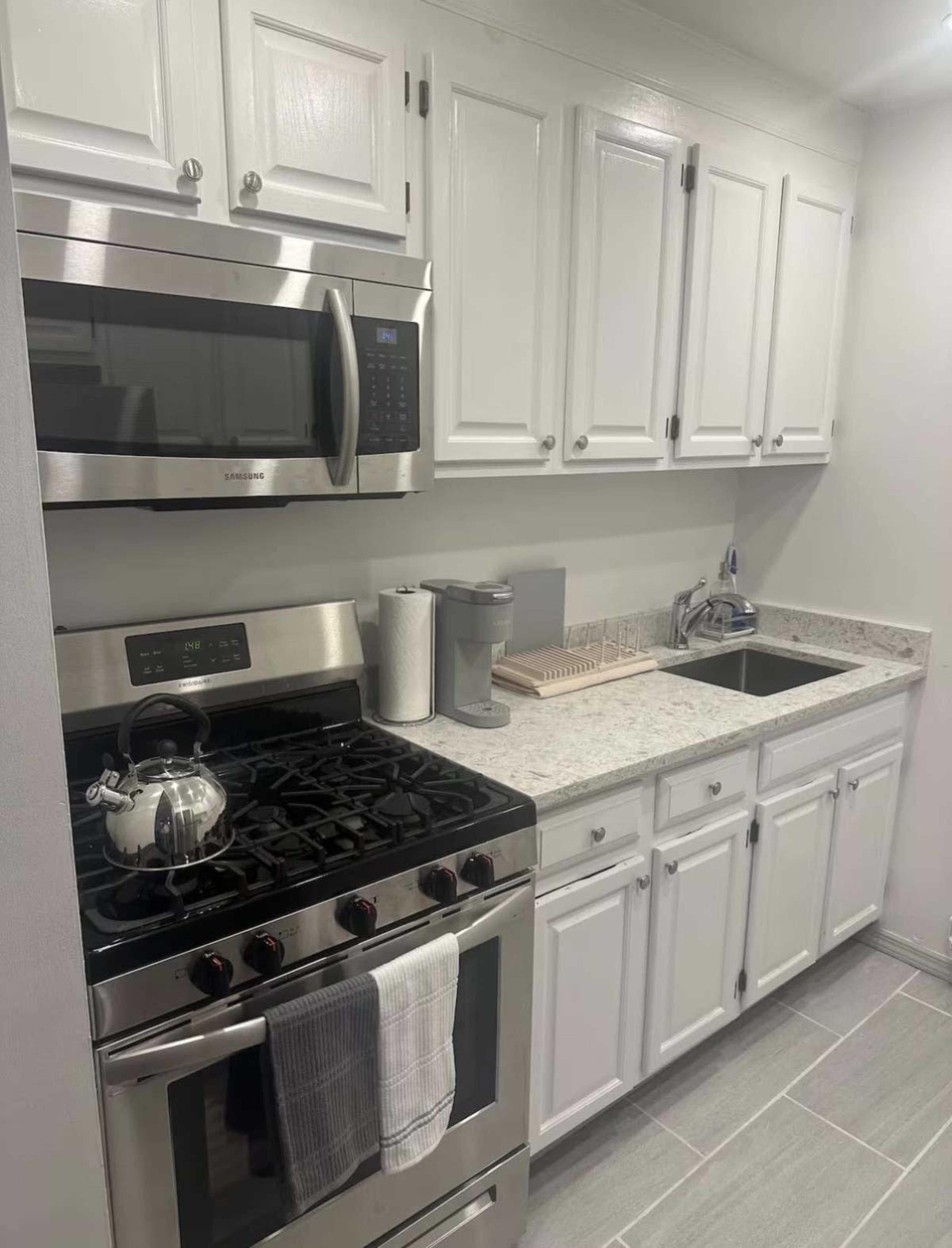 Flex Space with Gorgeous Natural Light Image in Woodstock, Bronx, NY