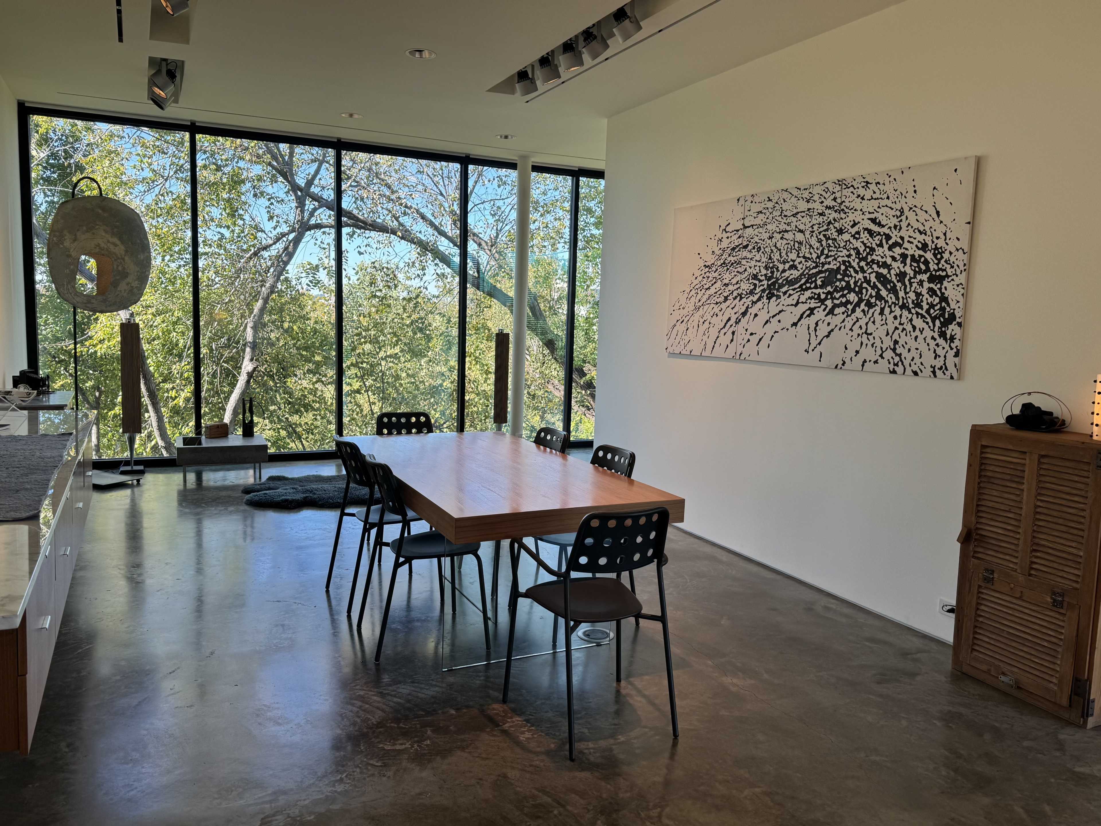 Architectural Masterpiece: Modern Treehouse with Sunset Pool Image in Lake Highlands, Dallas, TX