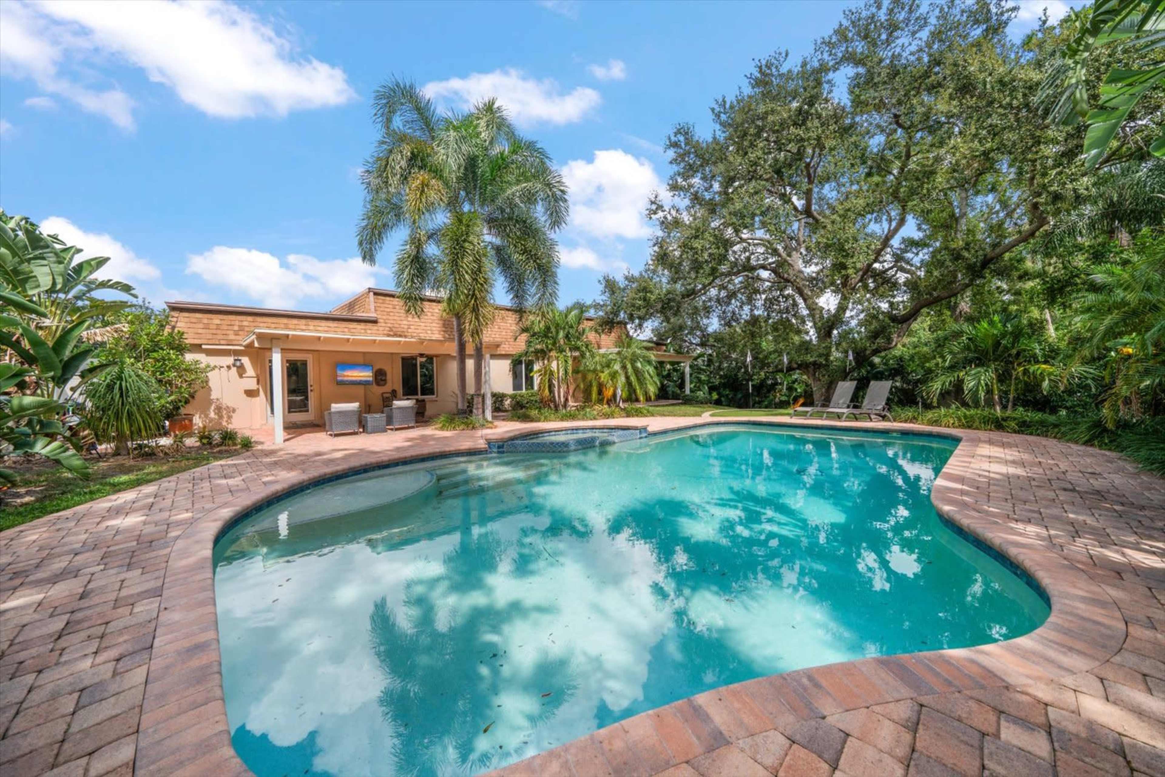 Tropical Outdoor Oasis with Putting Green and Large Pool Image in Belleair, Belleair, FL