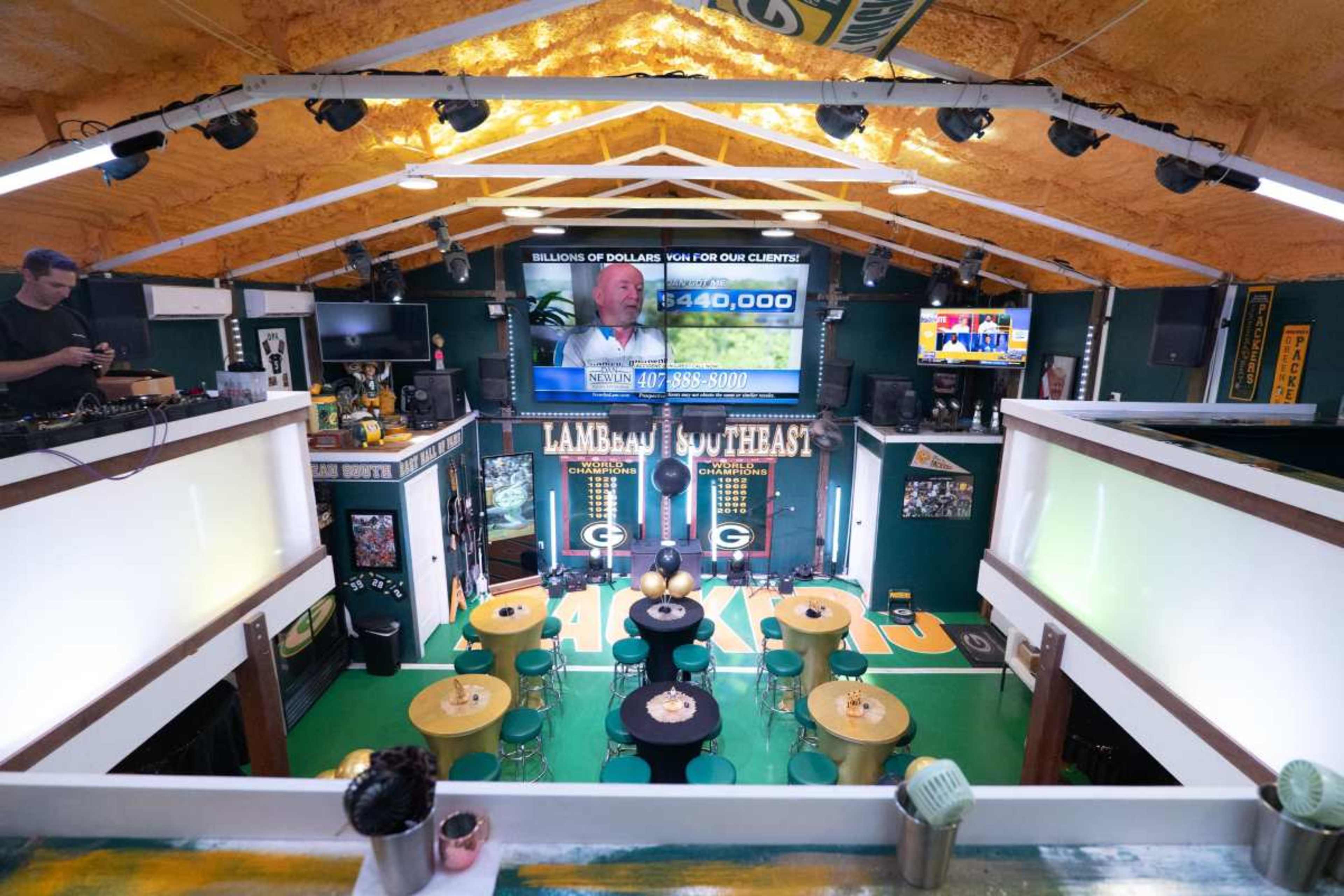 Suburban House with multiple studios and pool. Image in , Leesburg, FL