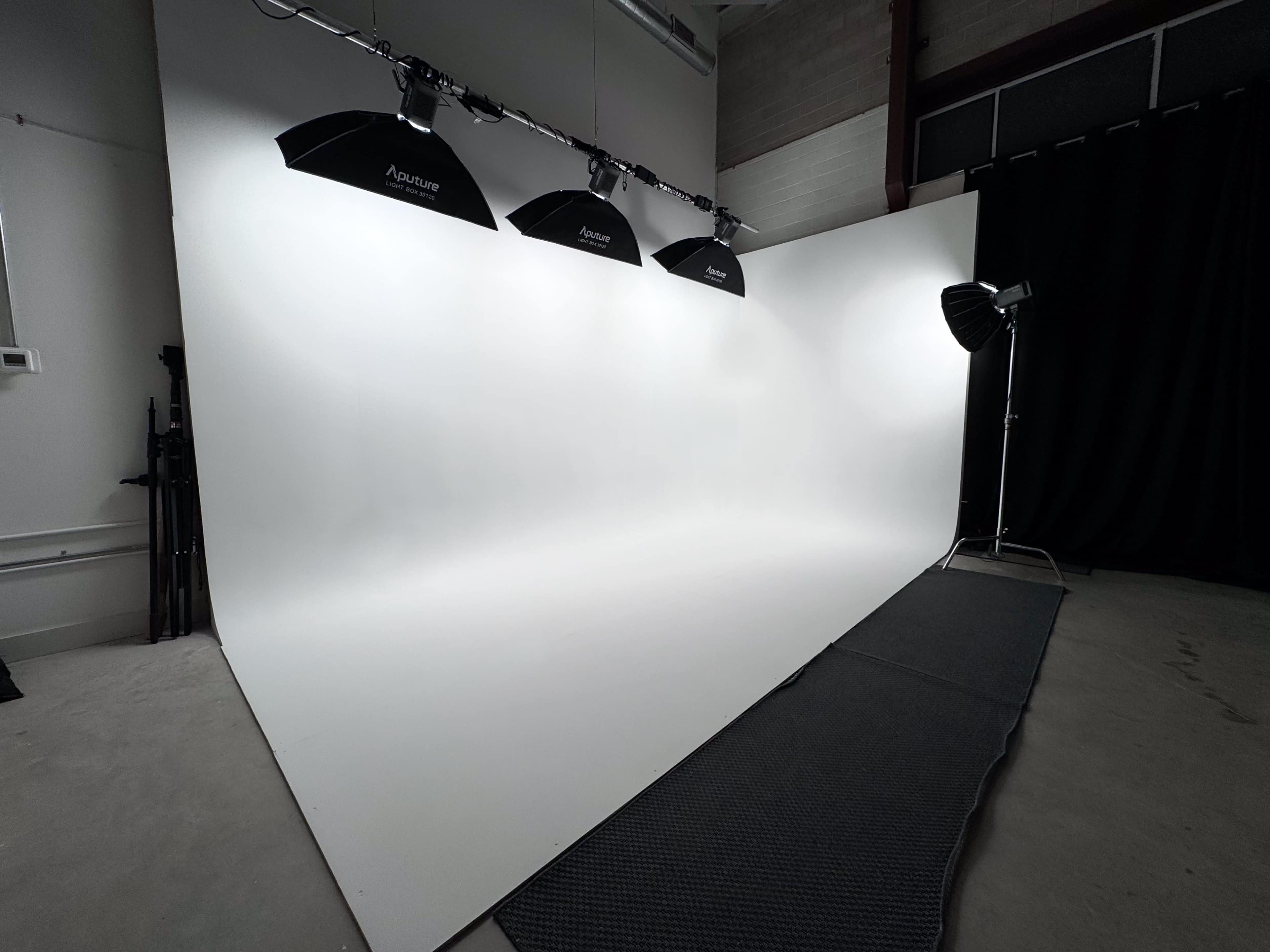 Urban Studio Loft with Cyclorama and Shooting Kitchen Image in Jefferson Heights, San Antonio, TX