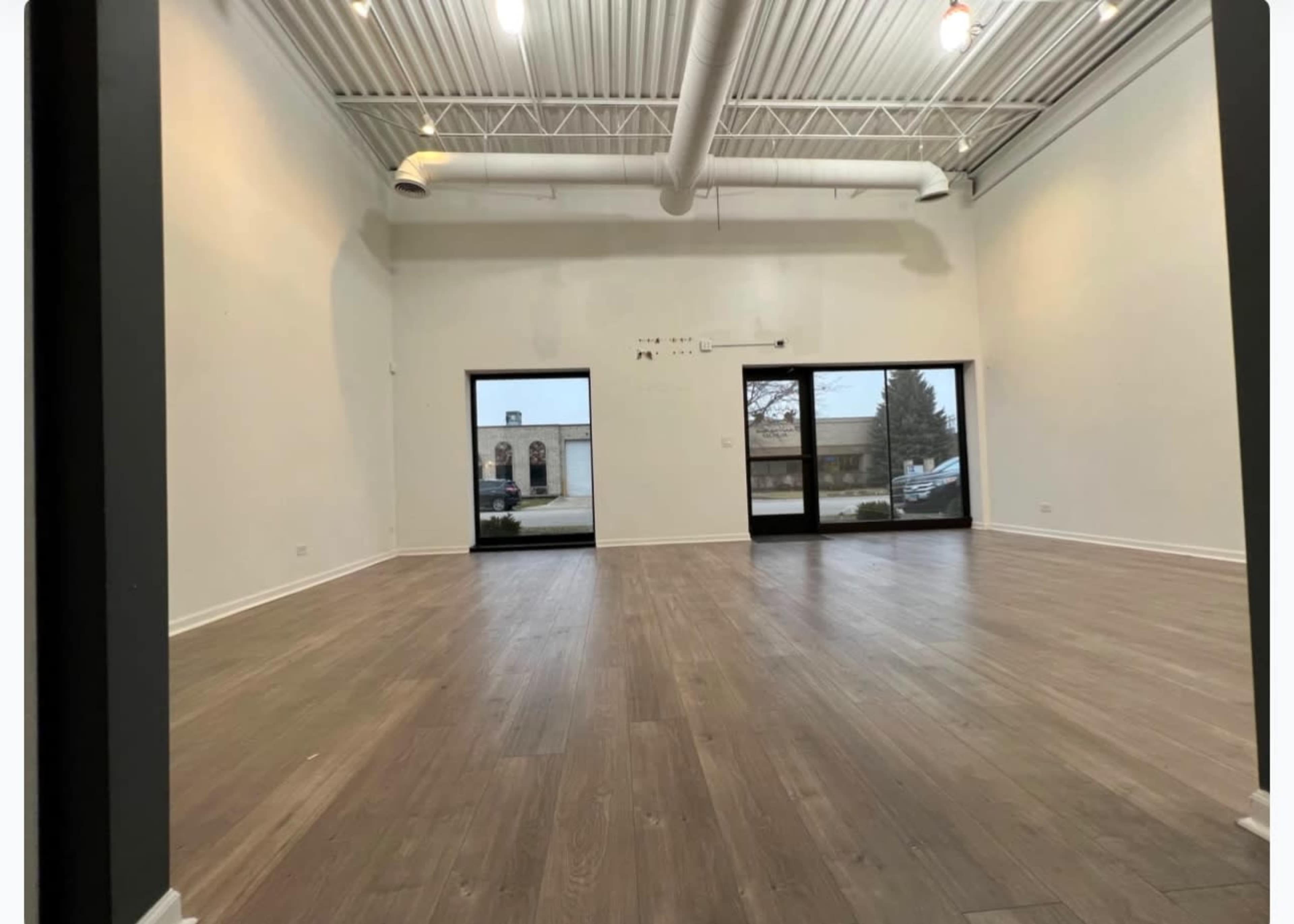 Styled Photography Studio with Multiple Sets & Backdrops Image in Schaumburg Township, Schaumburg, IL