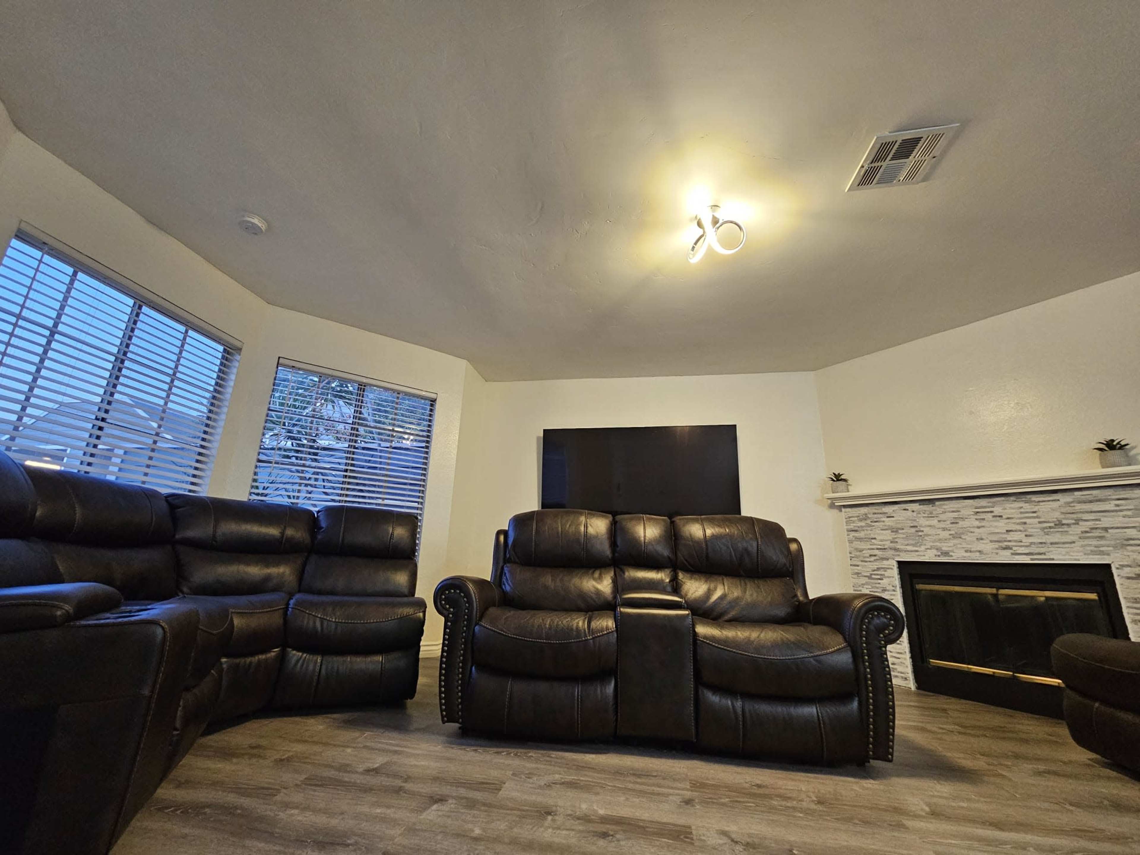 Creative Space for Meetings, Office Use, and Group Gatherings Near Disney and LA Image in Norwalk, Norwalk, CA