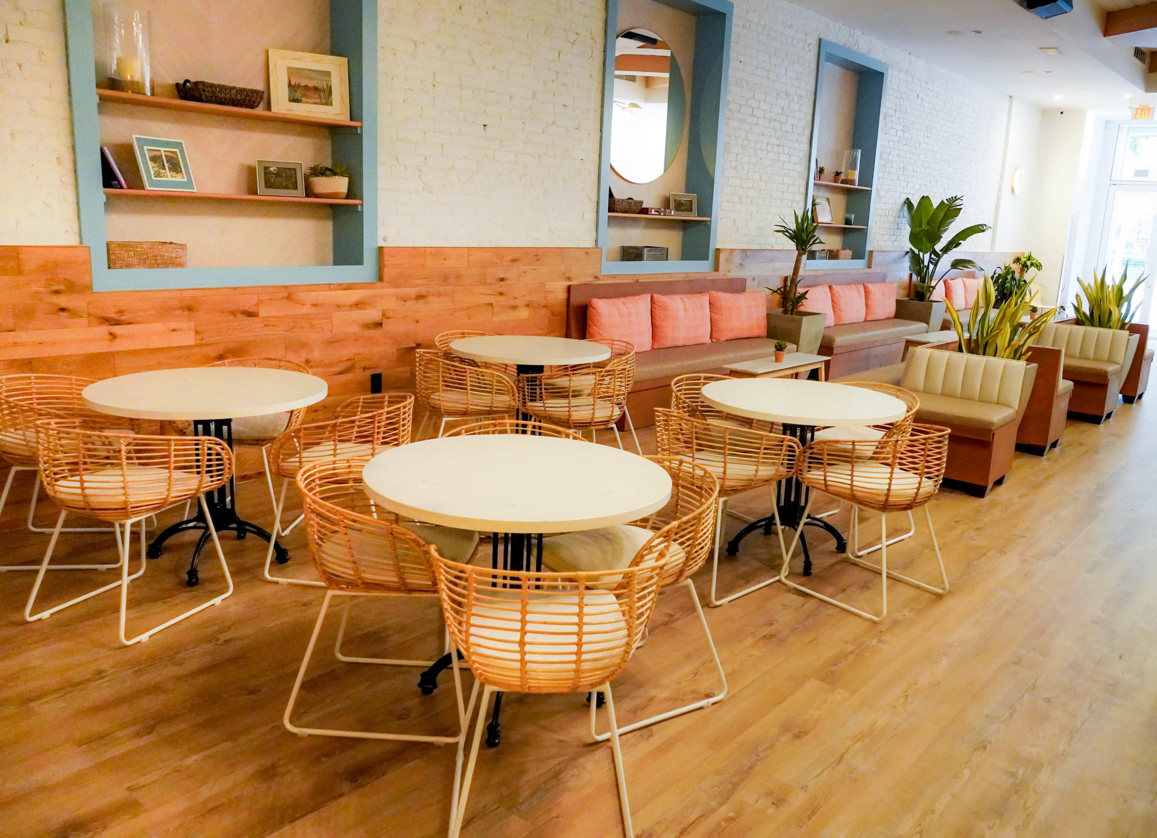 Downtown Santa Monica Bar & Restaurant, a few blocks from the Santa Monica Pier, Airy, Bright, Beach-Casual design, Combination of cocktail lounge + Street Taco Bar Image in Downtown, Santa Monica, CA