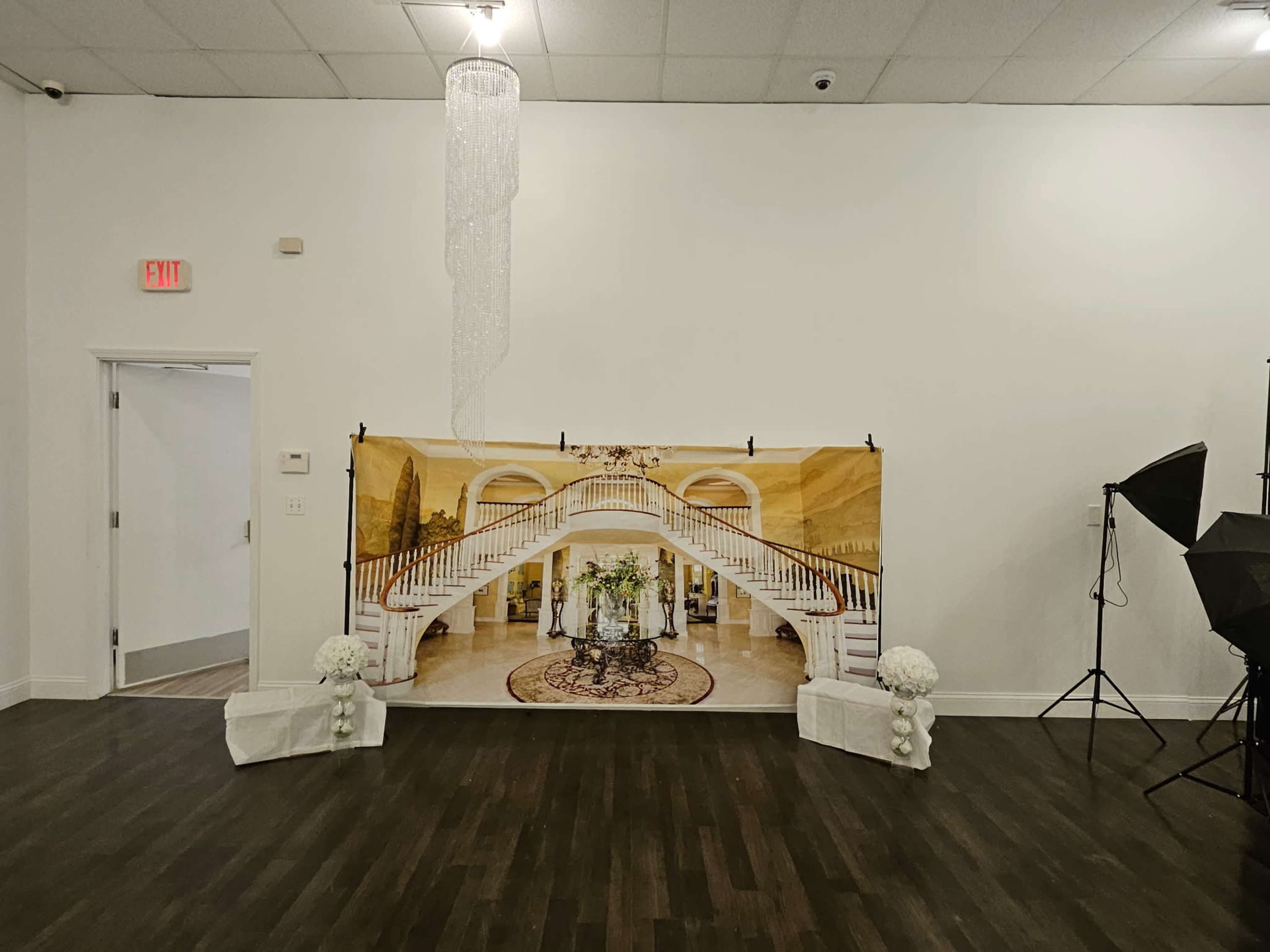 Modern, open and beautiful space for your creative event or project! Image in Warren Township, Gurnee, IL