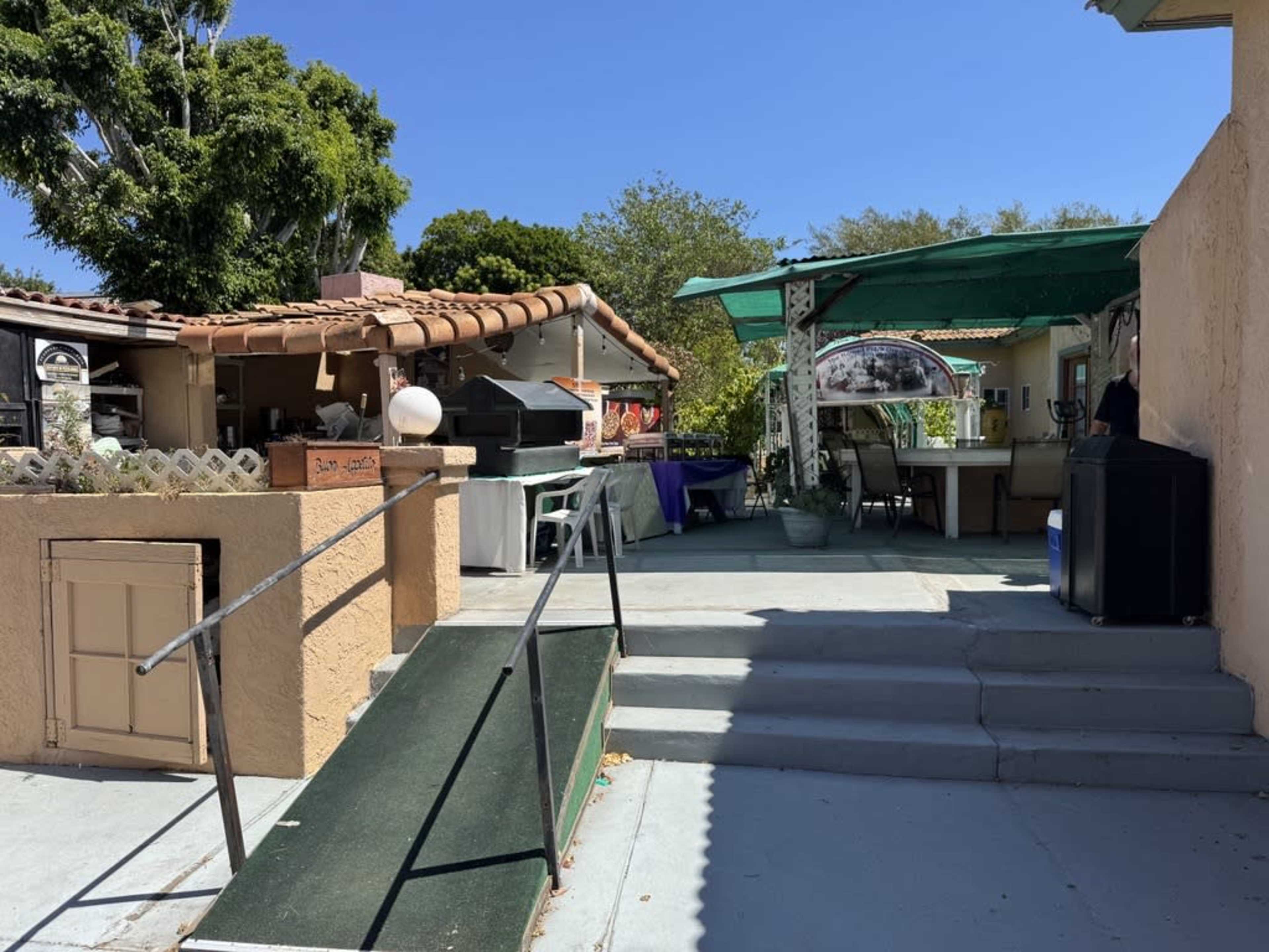 Beautiful Italian Villa with outdoor kitchen and pizza oven Image in Vista, Vista, CA