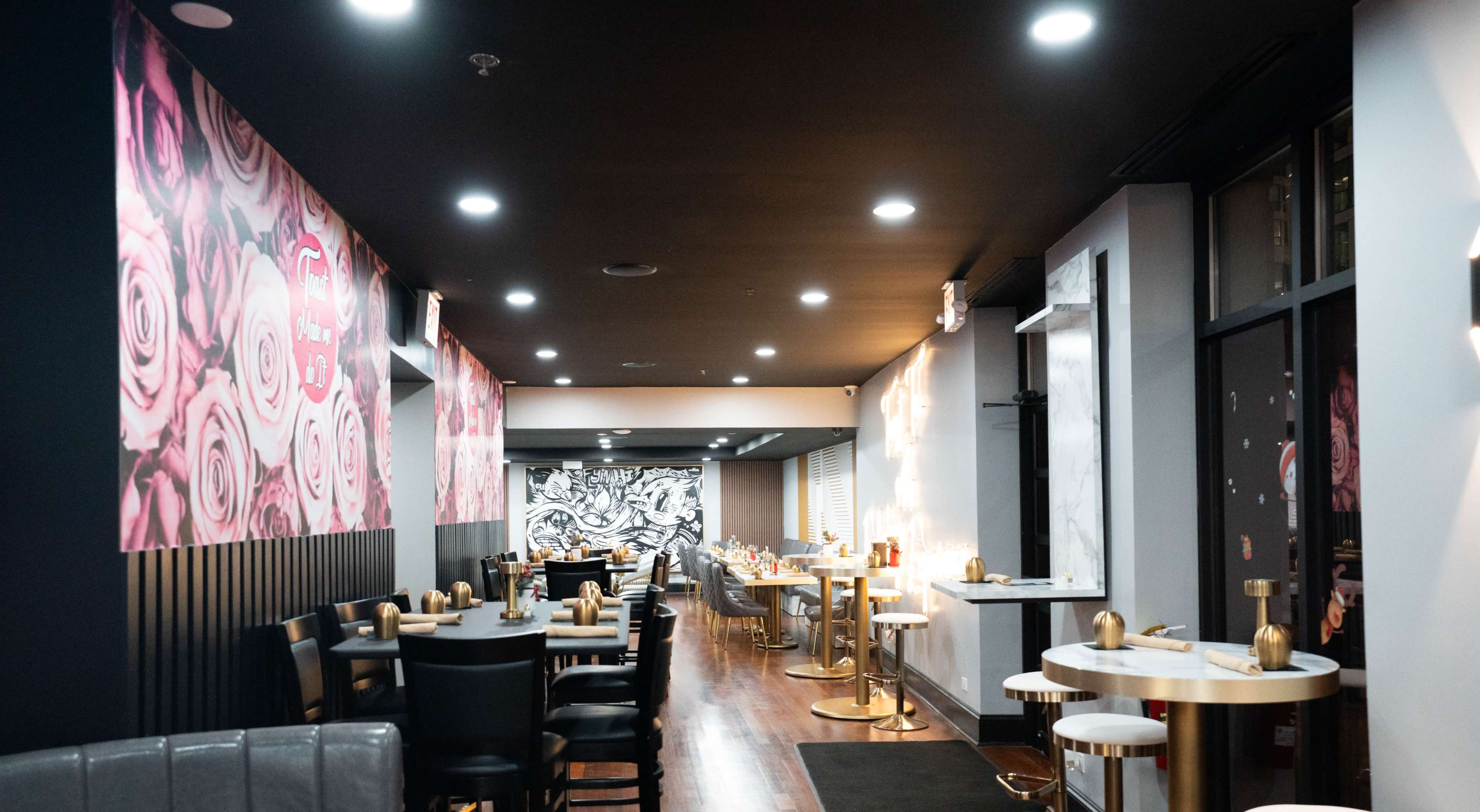 Chic Stylish Downtown Event Space with Bar Image in Near North Side, Chicago, IL