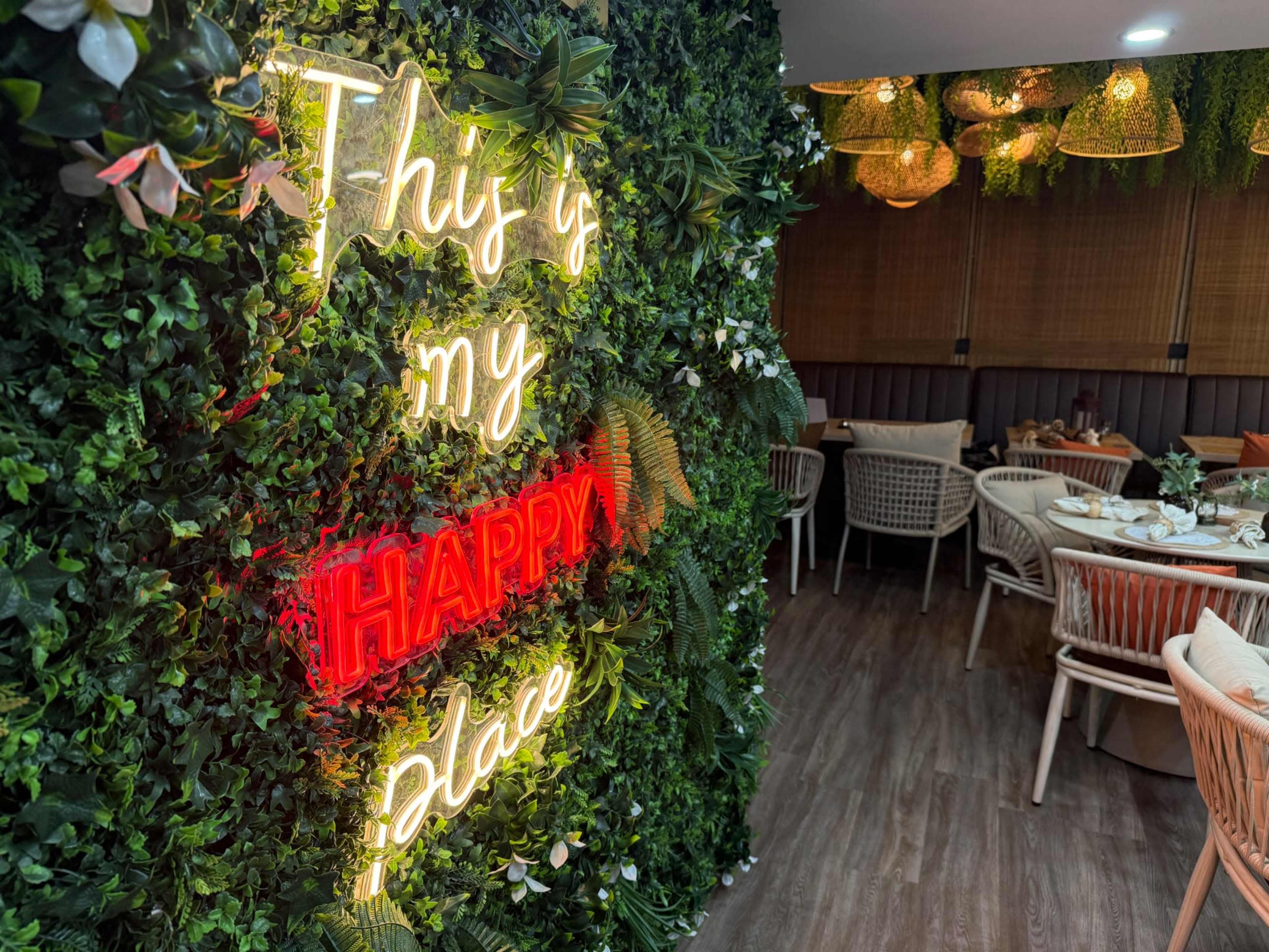 Intimate Modern Tropical Restaurant and Bar Image in Jane and Finch, Toronto, ON