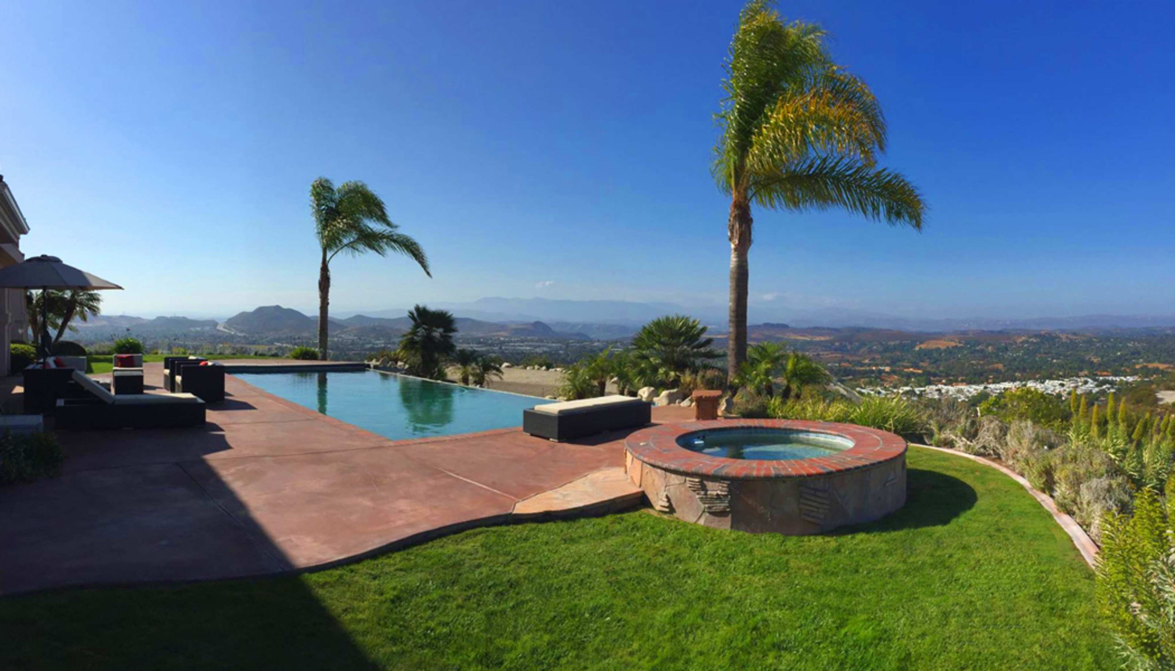 The Newbury Mansion | Hilltop Paradise - City Lights and