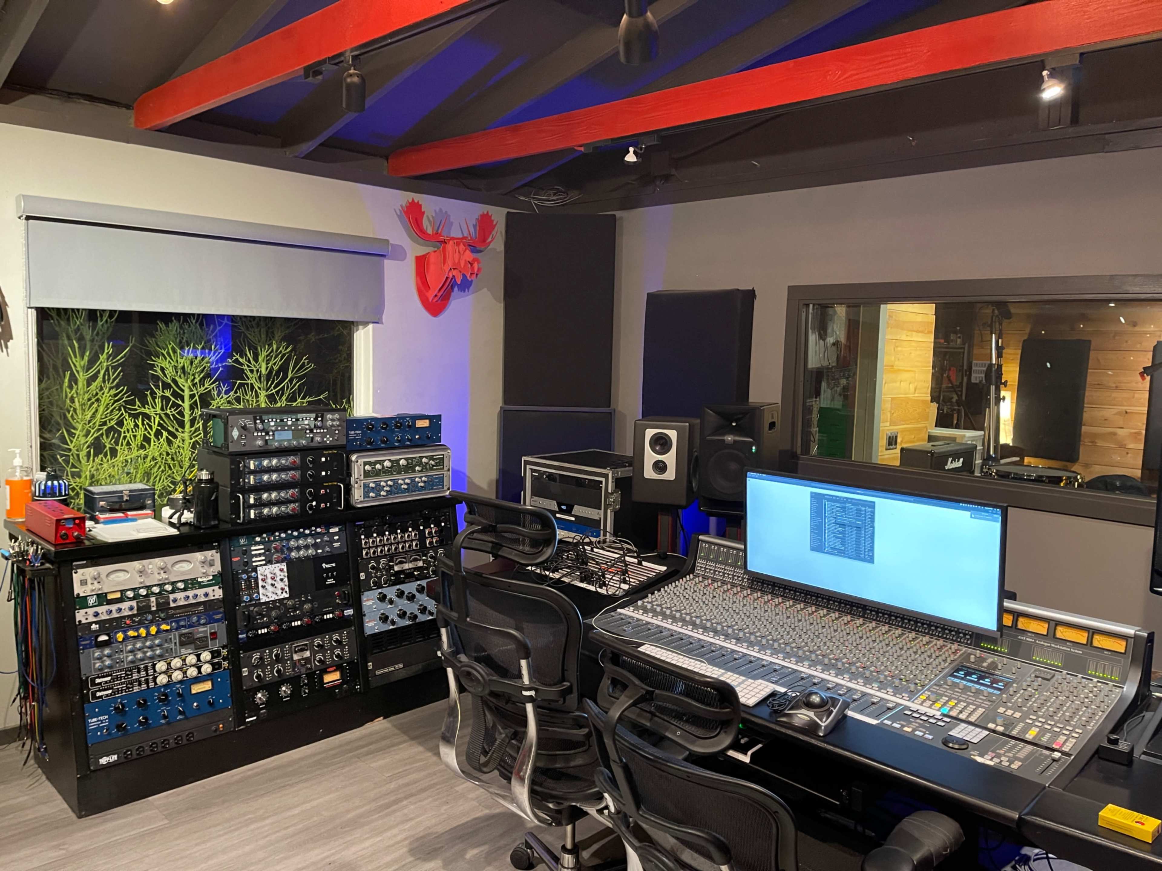 Recording studio with live room overlooking the San Fernando valley Image in Woodland Hills, Woodland Hills, CA