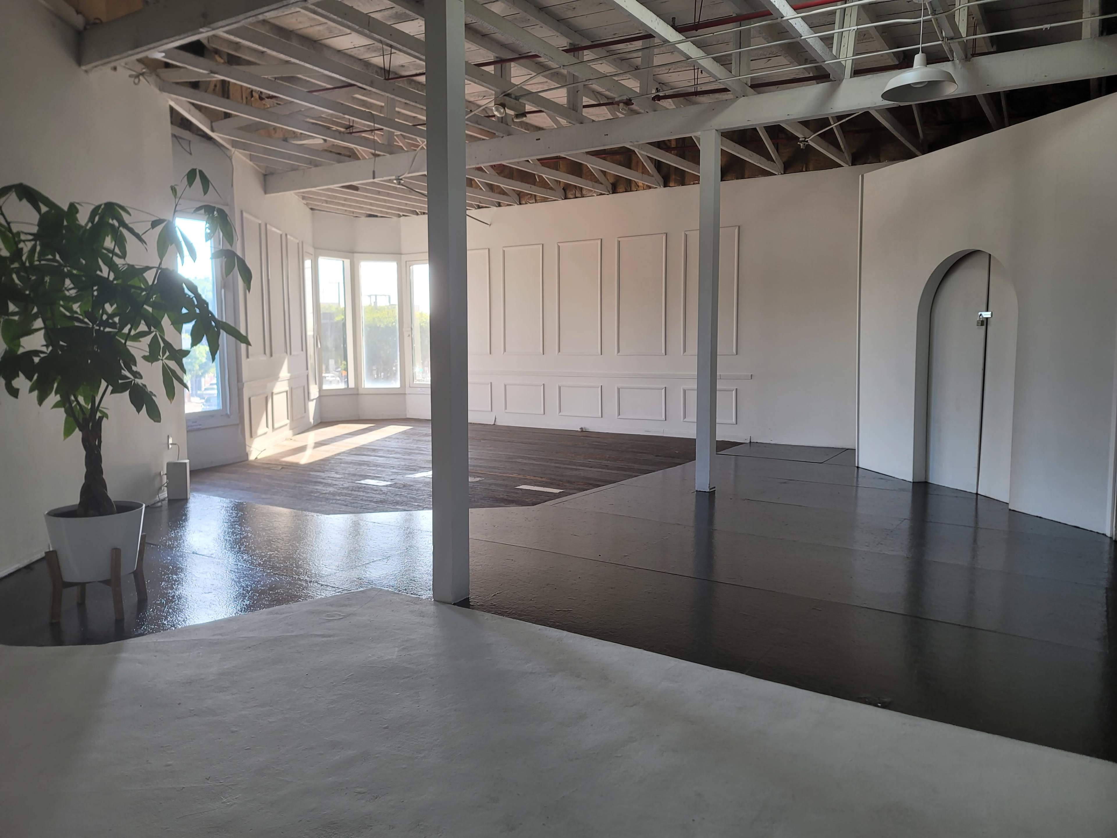 Huge old LOFT with many wall styles and a Cyclorama Image in Northeast Los Angeles, Los Angeles, CA