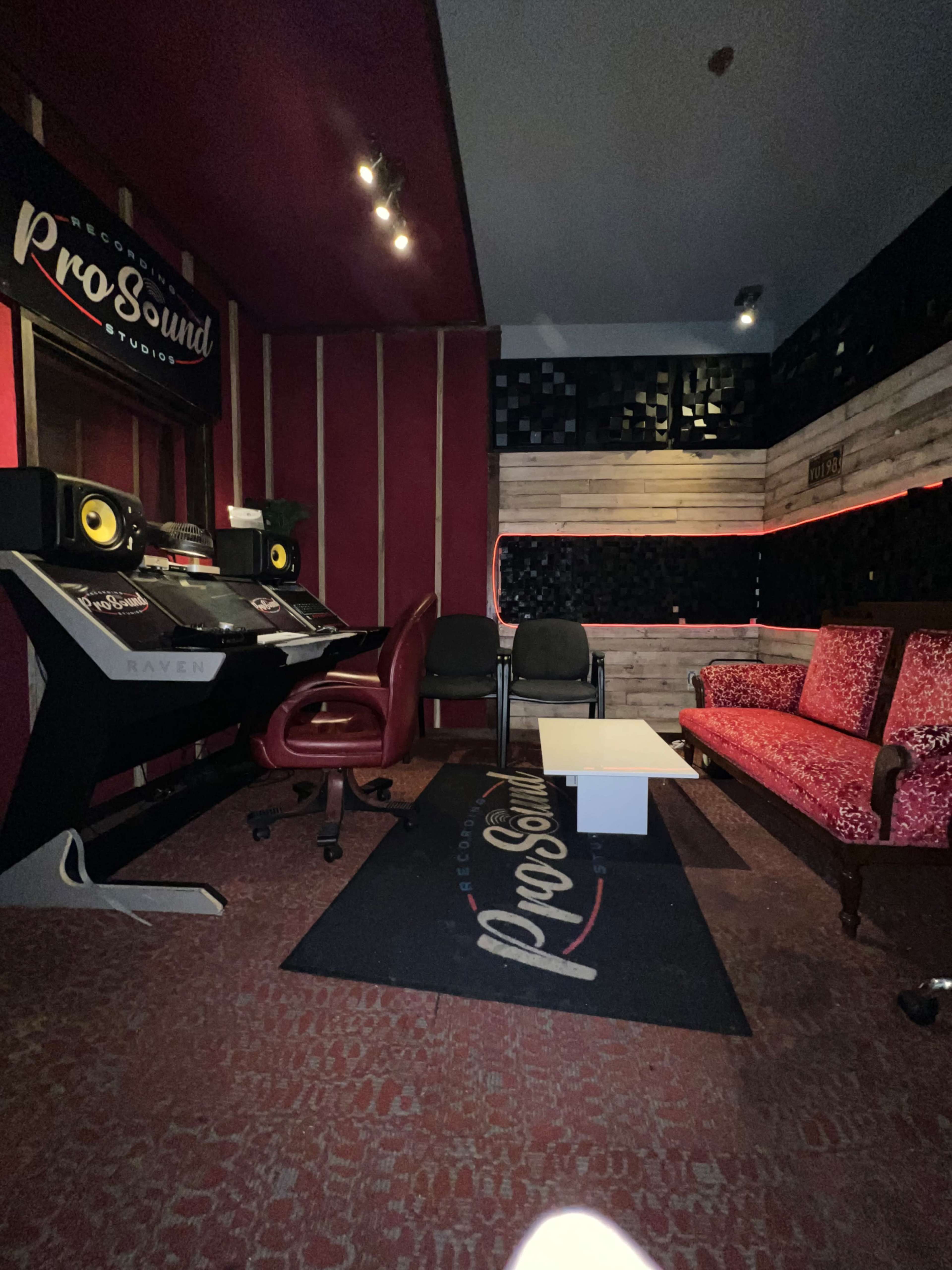 Red Studio – Intimate, Professional Recording Space Image in Harrisburg, Harrisburg, PA