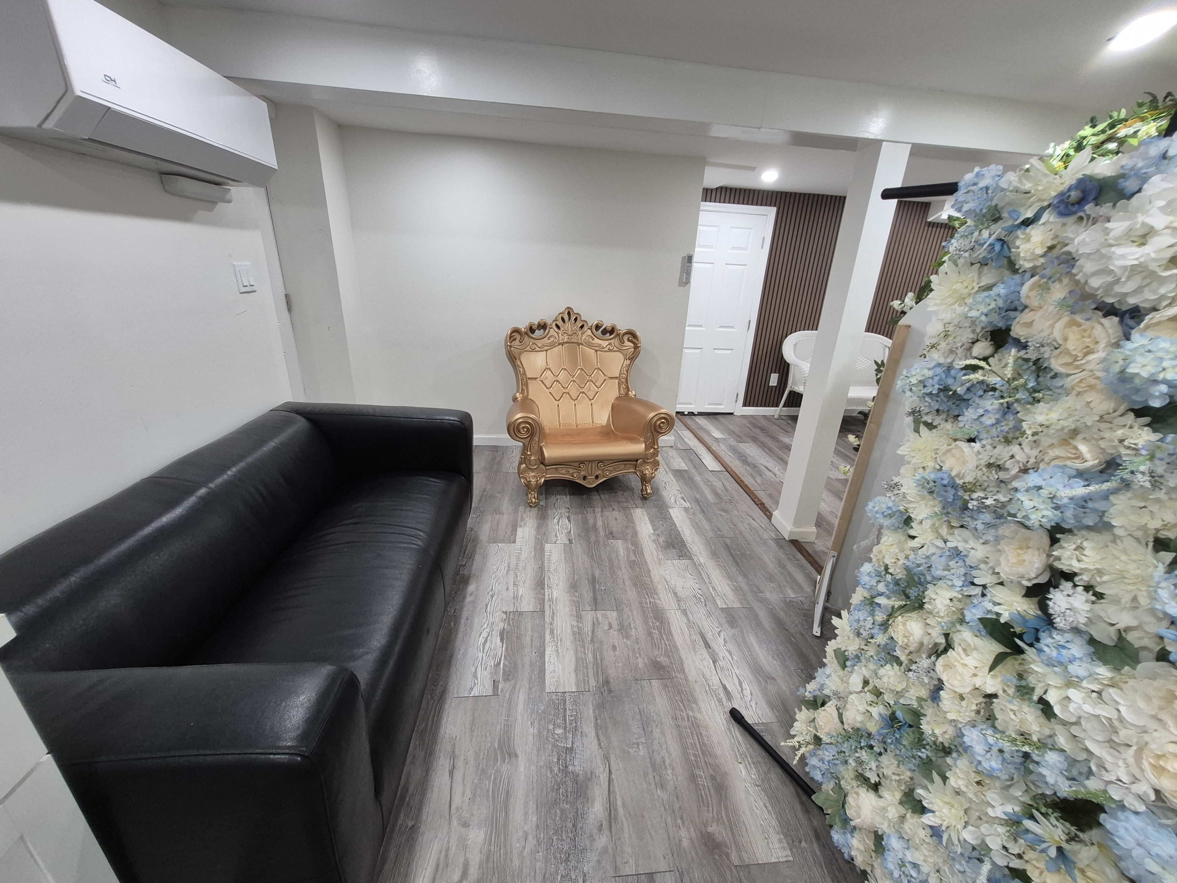 Convenient Space for Content Creation, Photoshoots, Filming, & Events Image in St. Albans, Addisleigh Park, NY