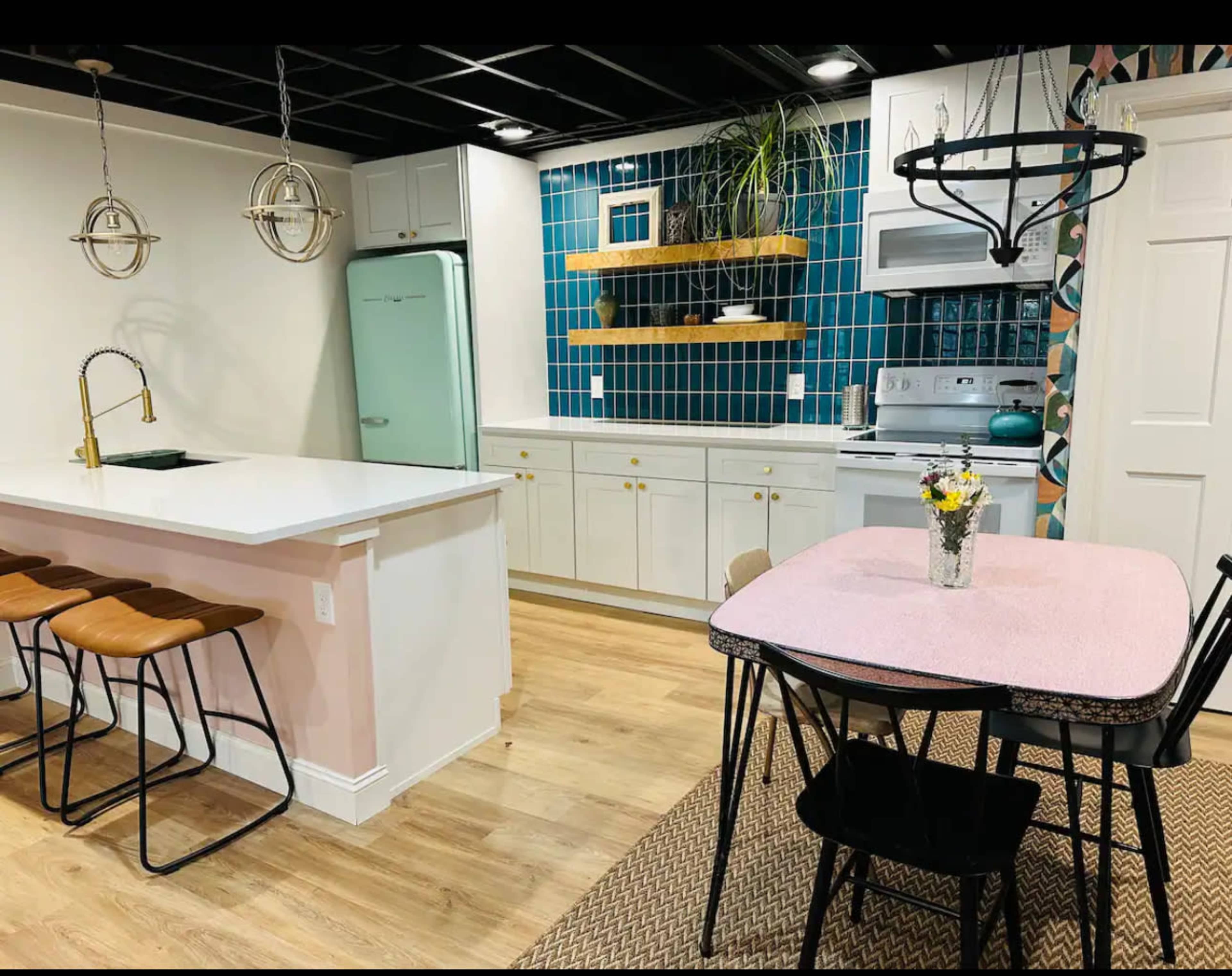 Swanky Lakefront Apartment with Retro Vibe & Pool Image in Hendersonville, Hendersonville, TN