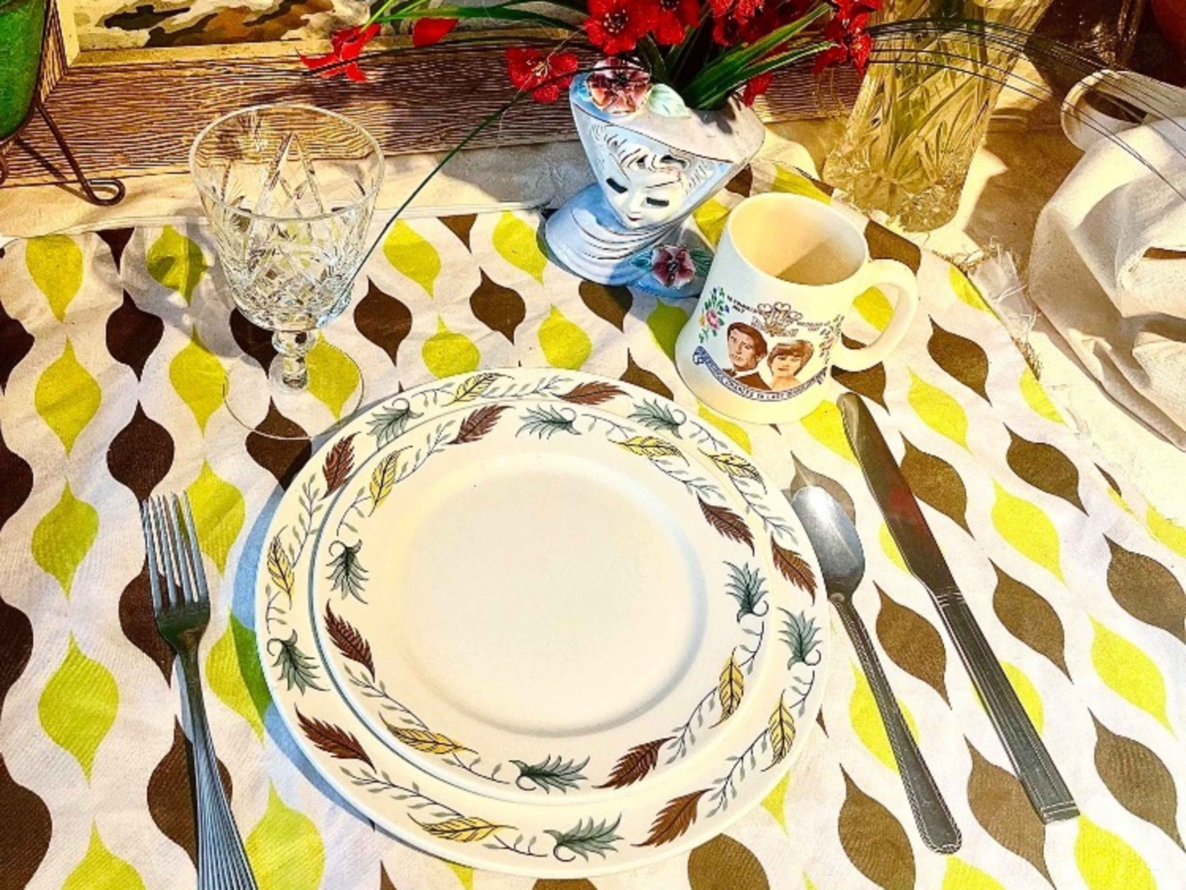 Plates/Glasses/Cutlery 