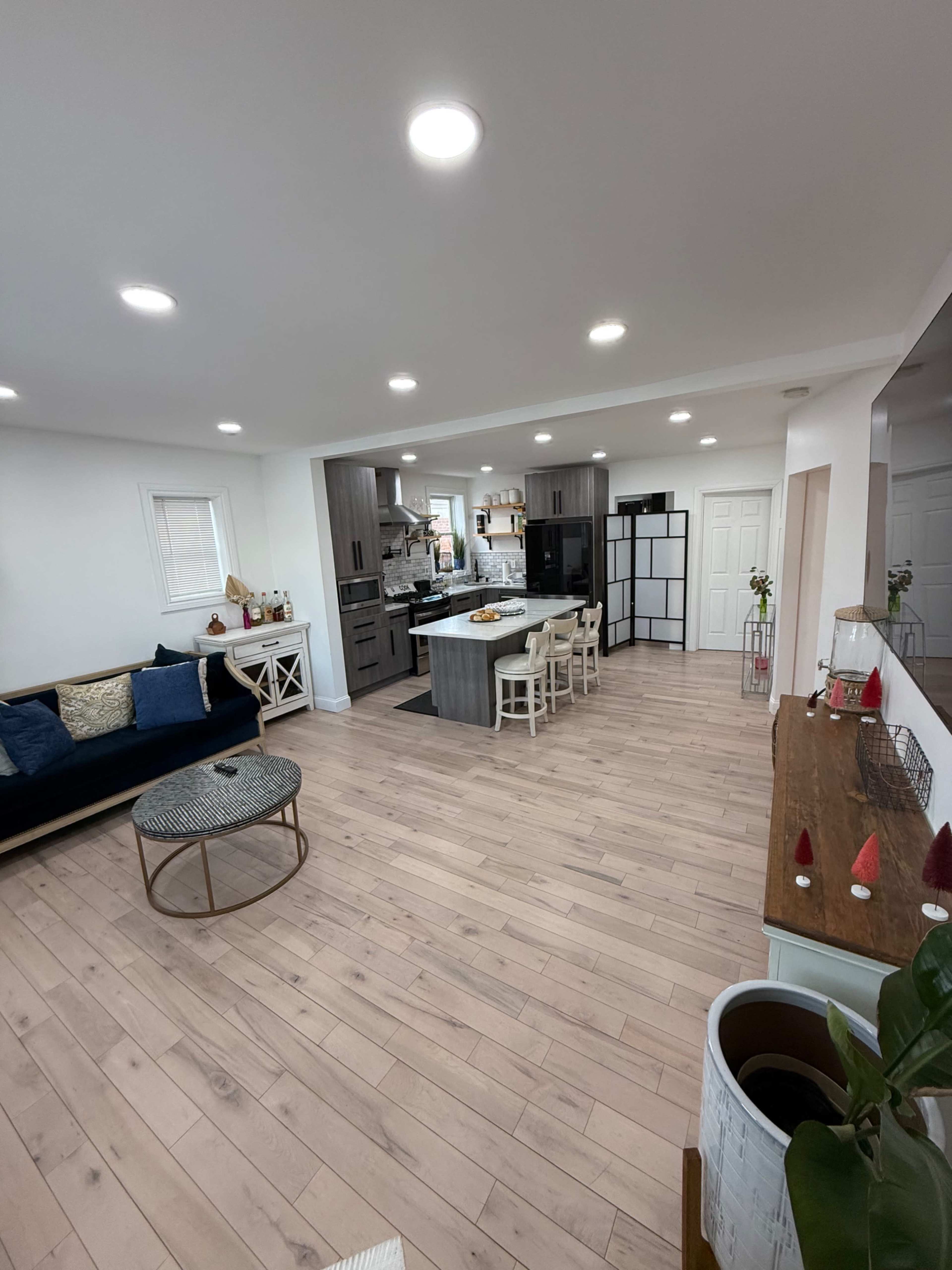 Spacious & luxurious space Image in Hempstead, Elmont, NY