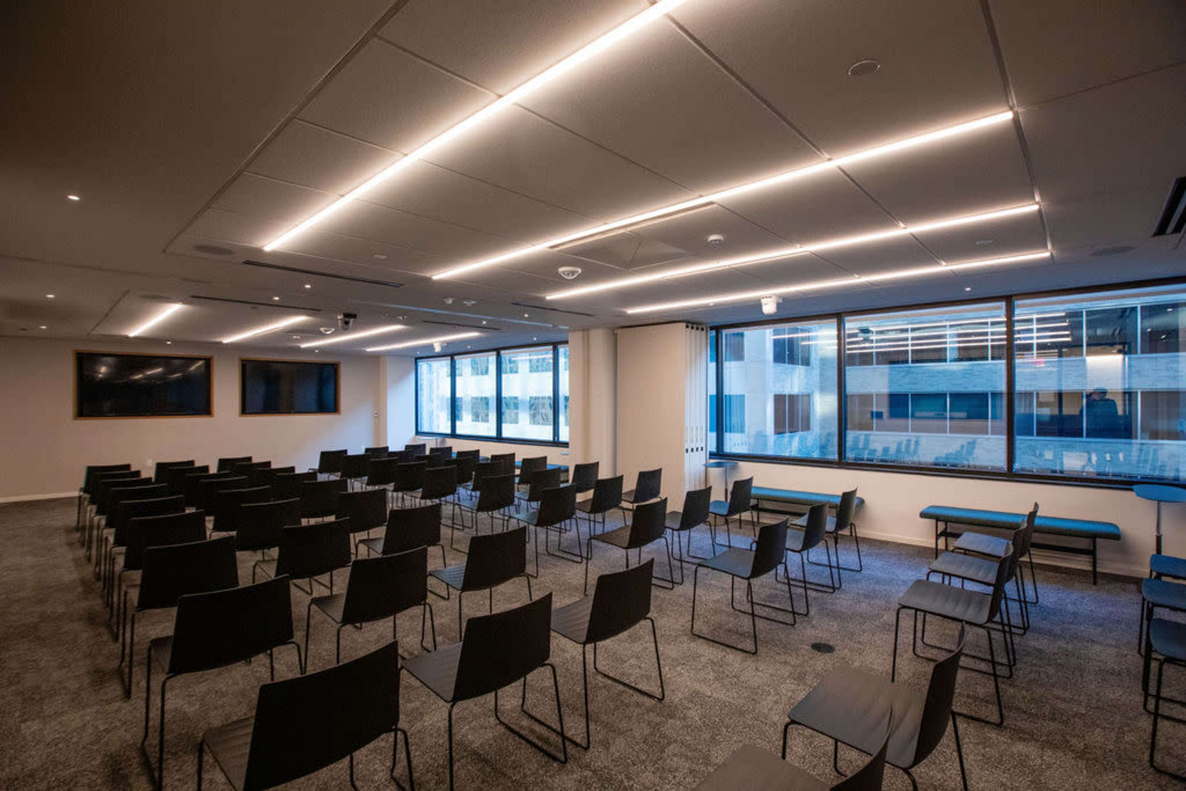 Large Conference Room with Flexible Training Layout and Networking Lounge Image in Northwest Washington, Washington DC, DC