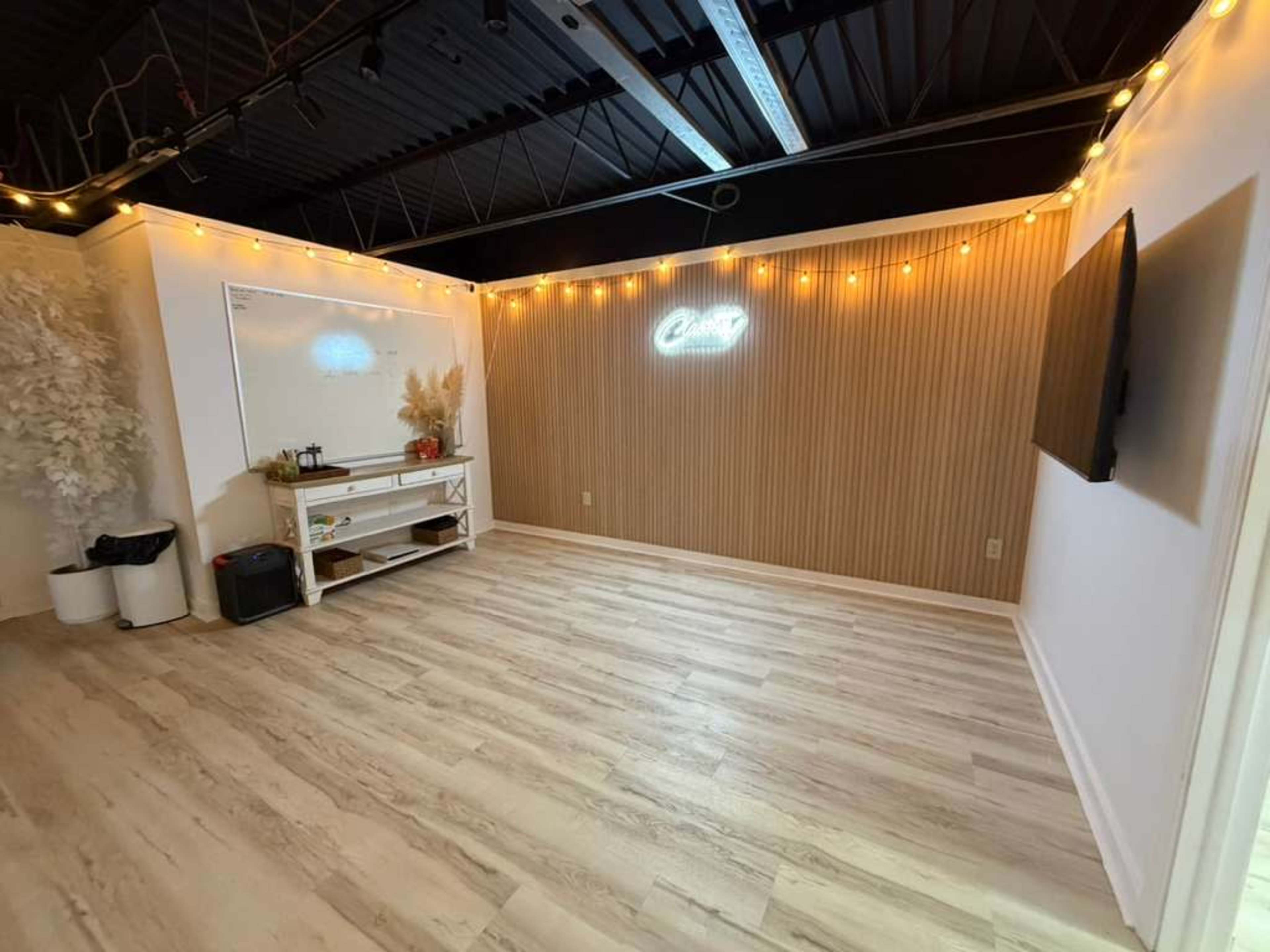 Modern Industrial-Style Studio in Tysons Image in Tysons, Vienna, VA