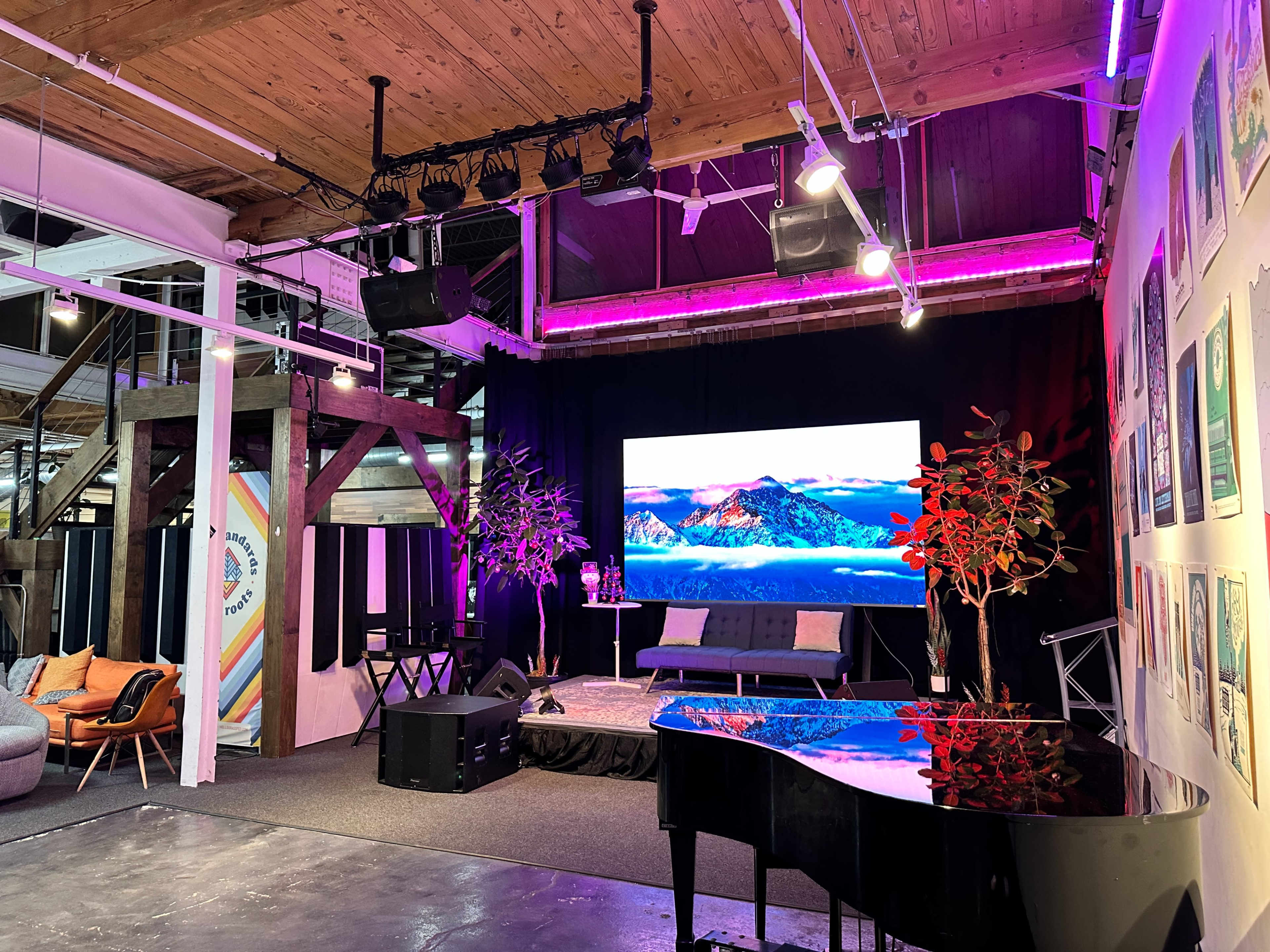 Flexible Work & Meeting Space | Conference Room + Breakout Room Image in Irving Park, Chicago, IL