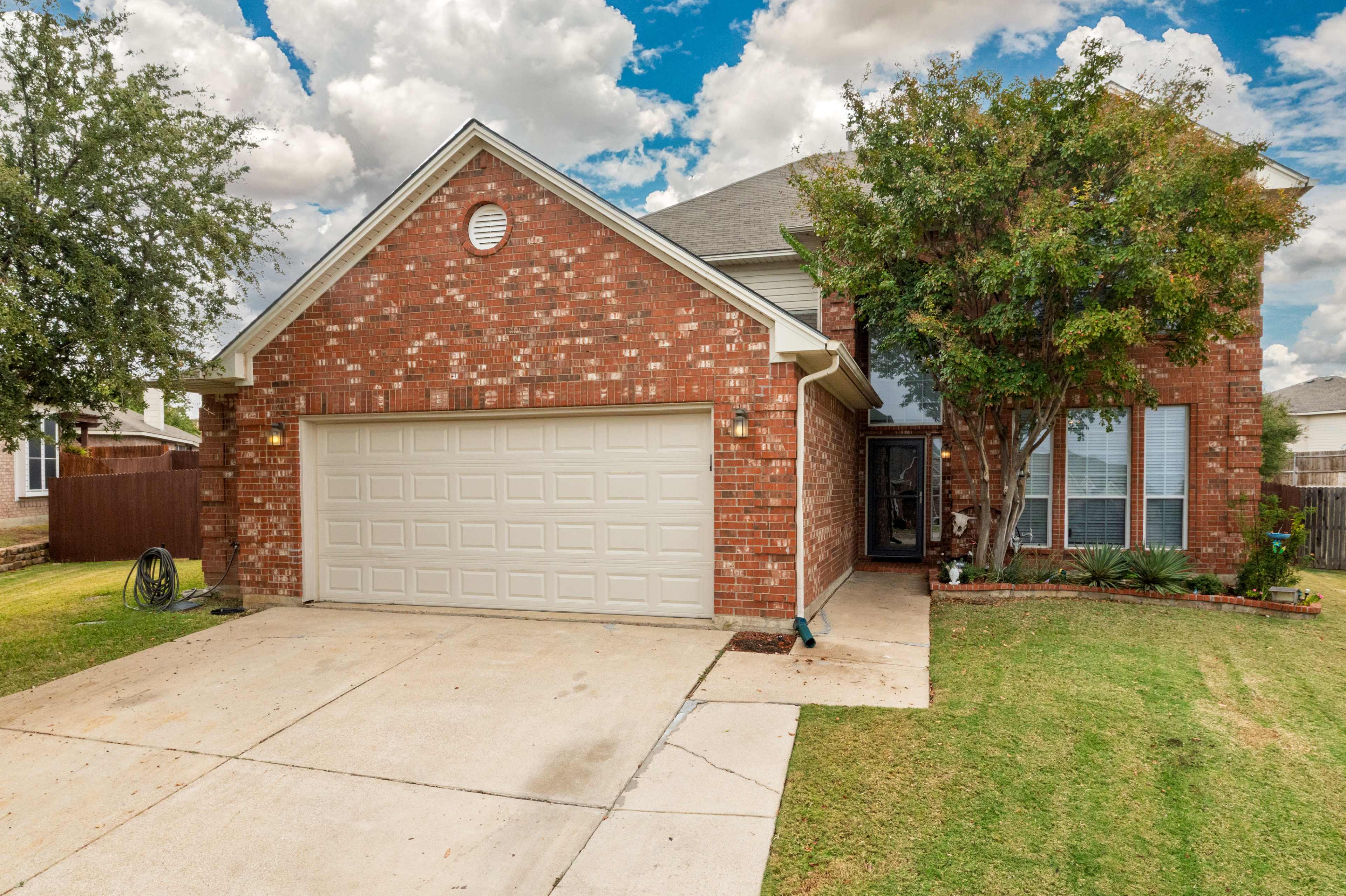 Pet & Family-Friendly Stay in Fort Worth: Pool, Space & Games Image in Trace Ridge, Fort Worth, TX