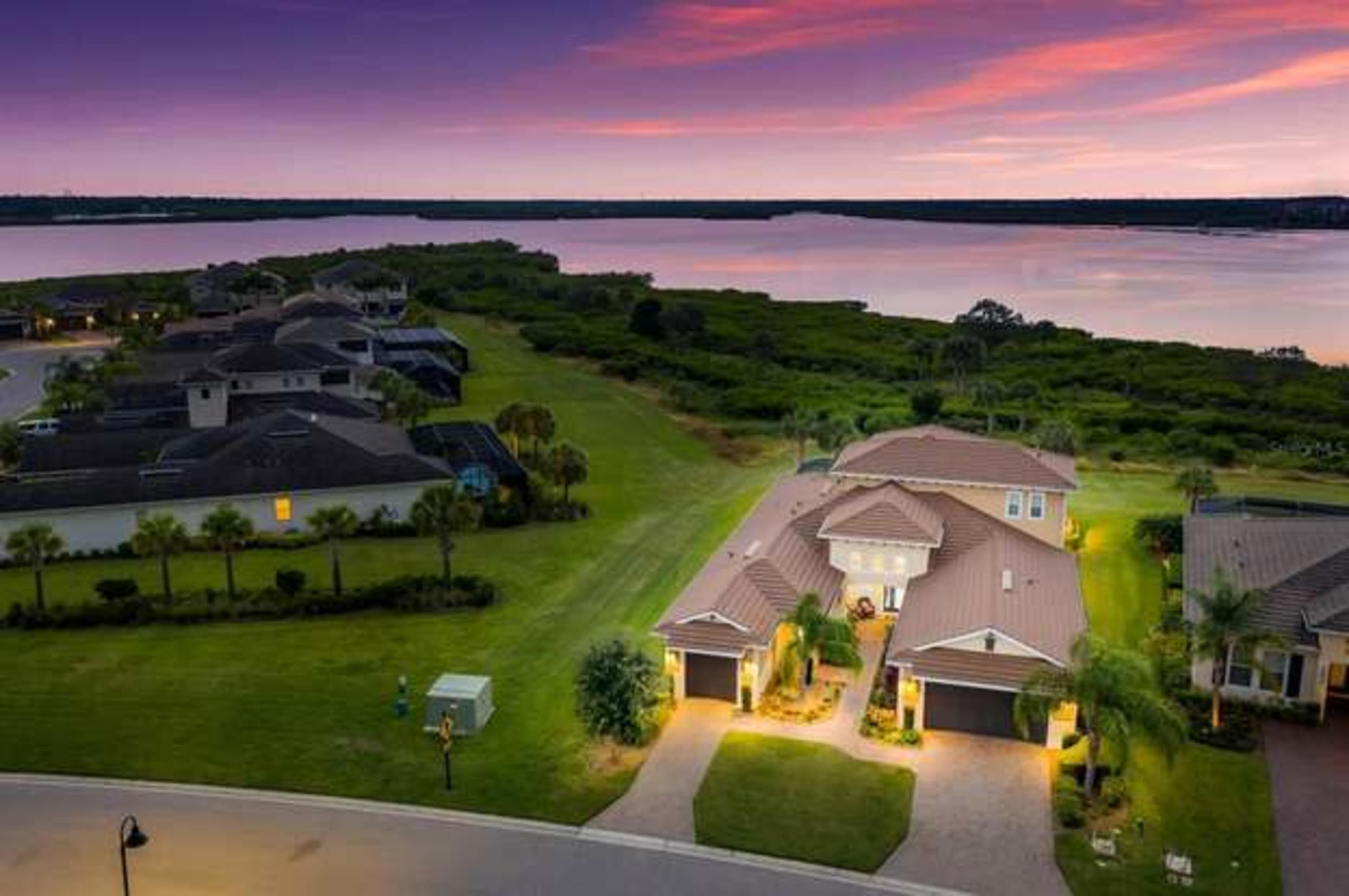 Modern Waterfront Estate Perfect for Photoshoots and Film Productions Image in Bradenton, Bradenton, FL