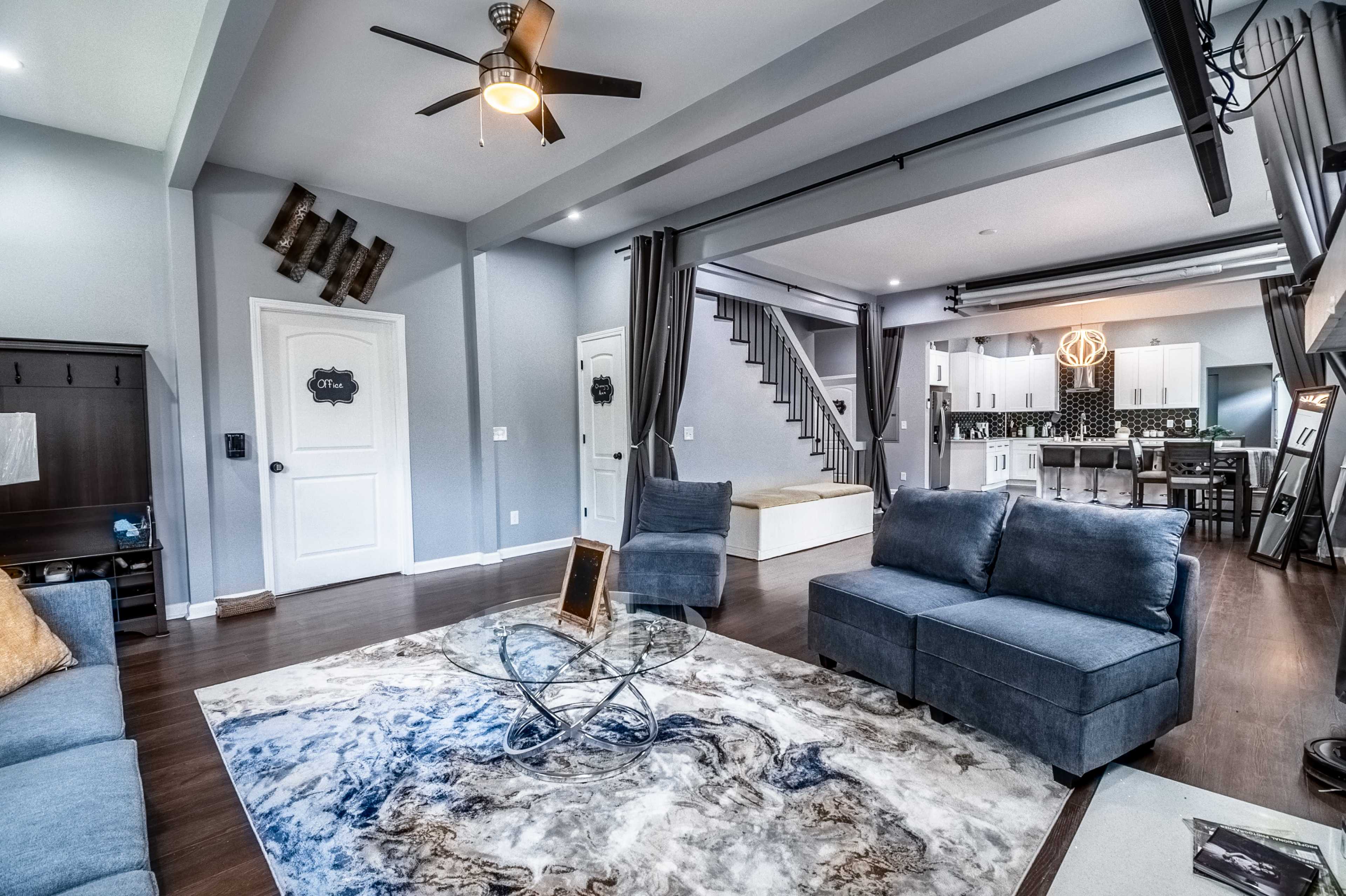 Photography Studio Near Airport Image in Hapeville, Hapeville, GA