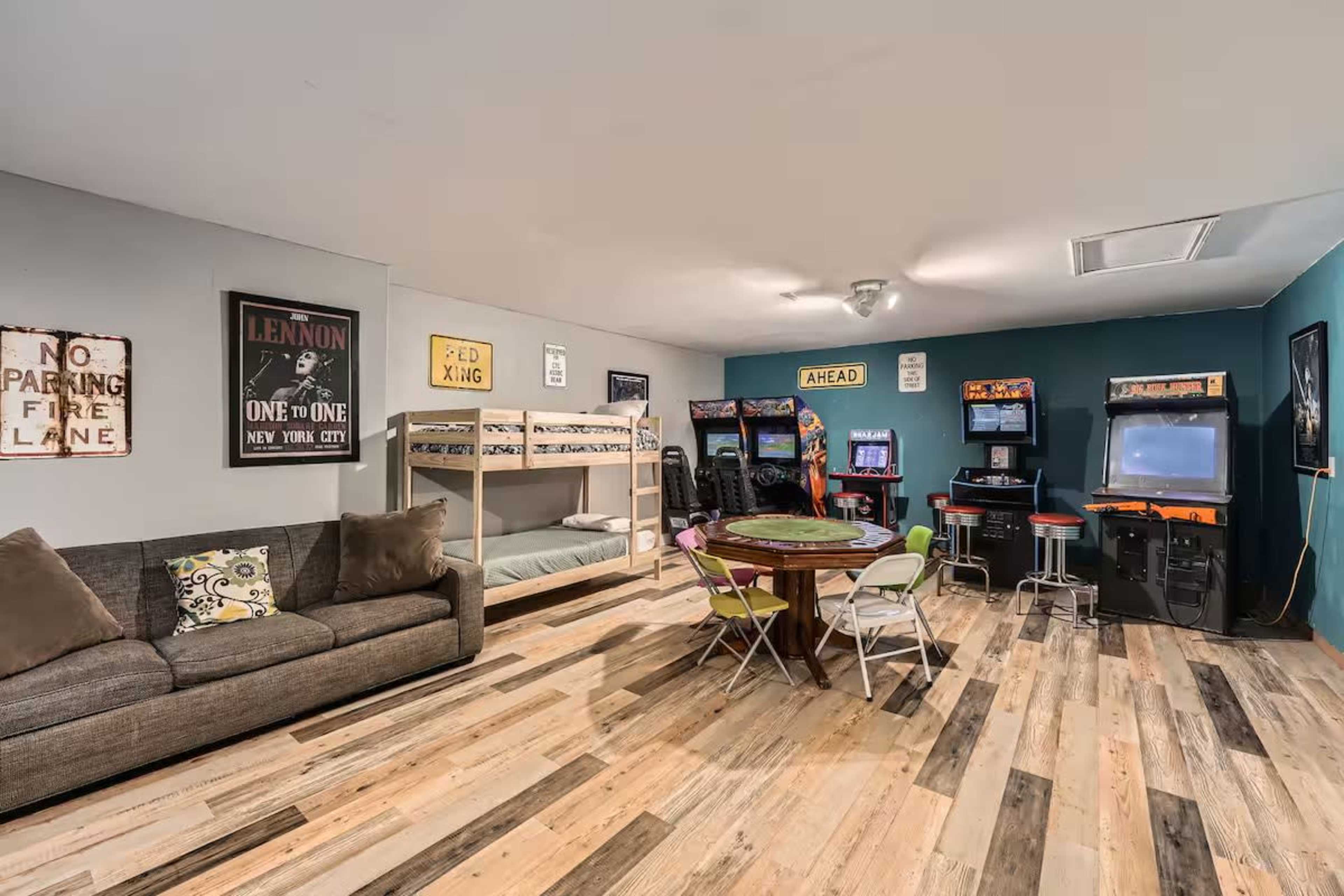 Spacious 7BR Getaway with Pool, Hot Tub & Arcades Image in Kuempel Tract Phase 1, Pflugerville, TX