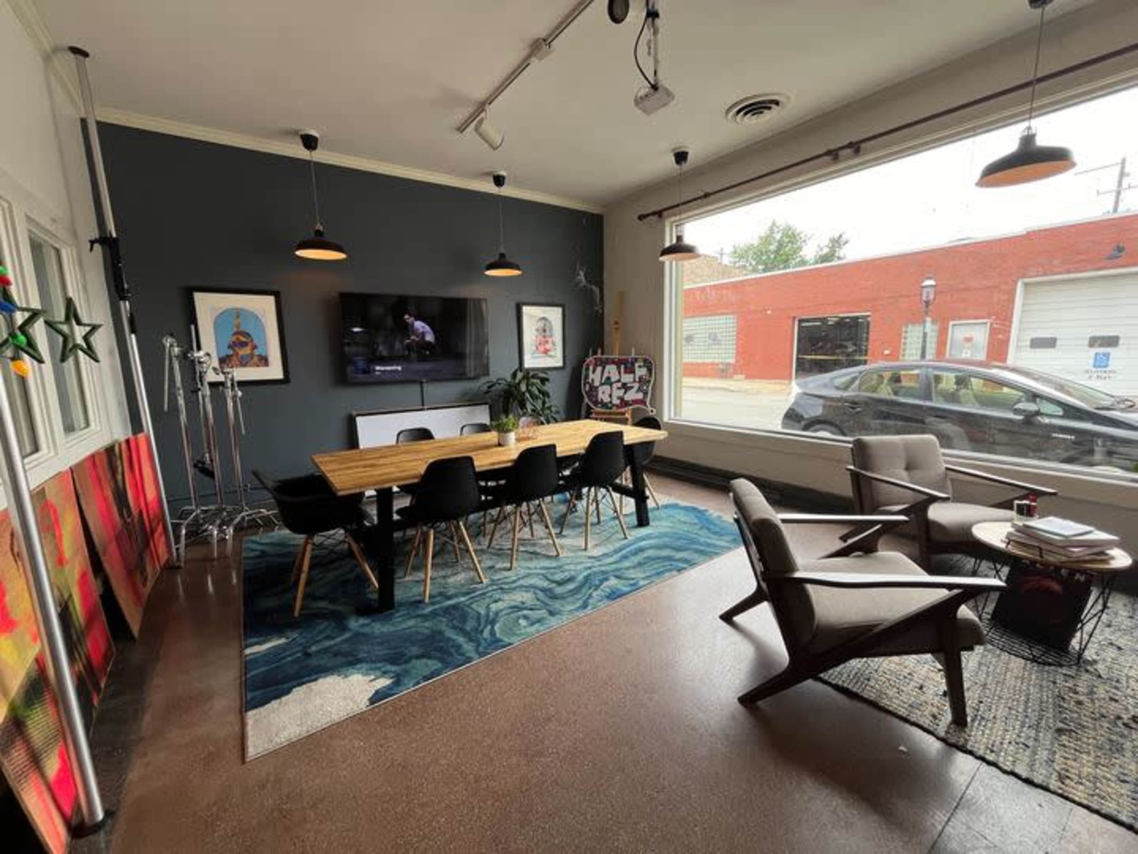 Art-Filled Creative Studio in Riverside - Inspire Your Creativity Image in Riverside Township, Riverside, IL