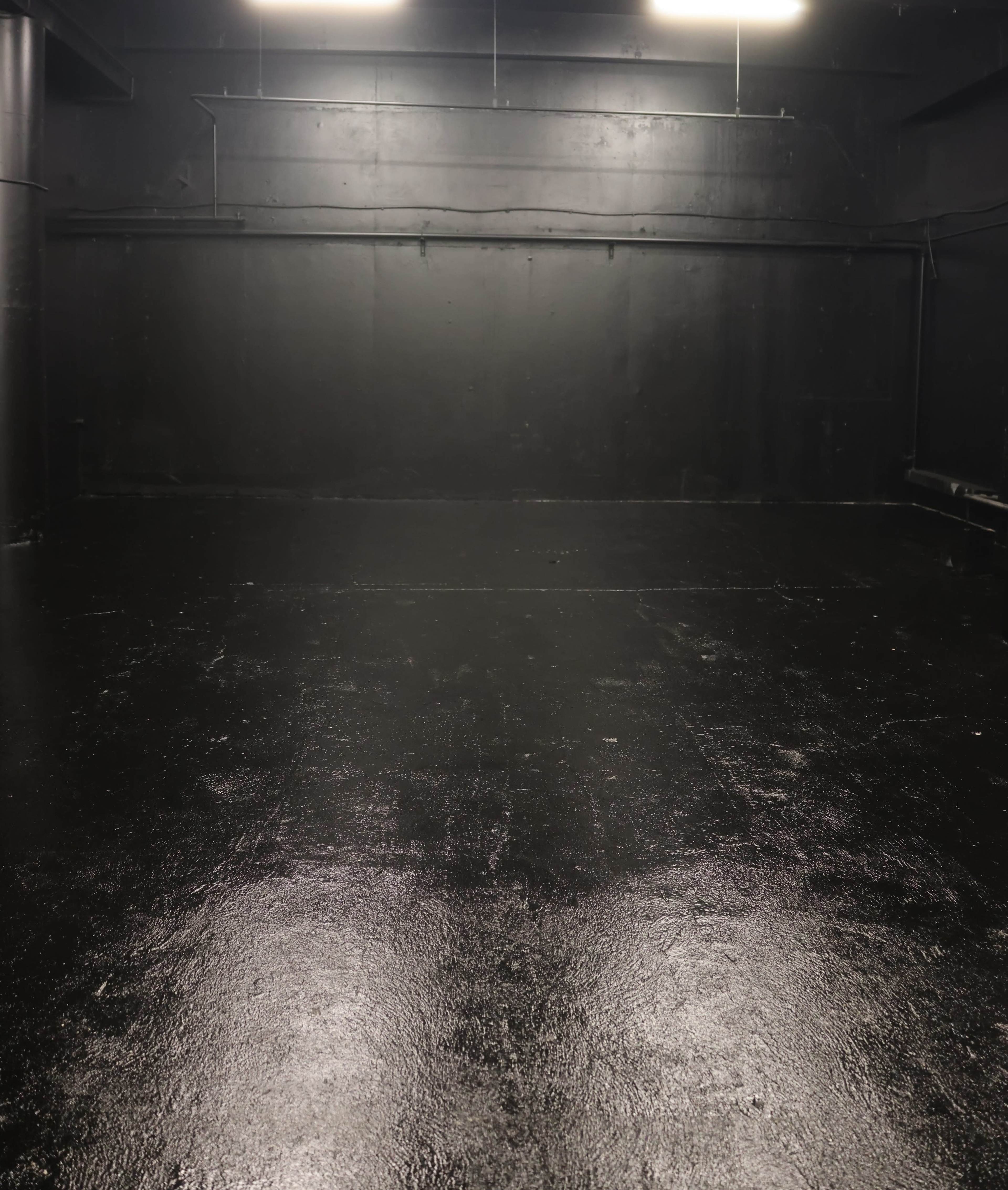 STUDIO PHOTO FOND NOIR DE 100 m2 Image in , Bagnolet