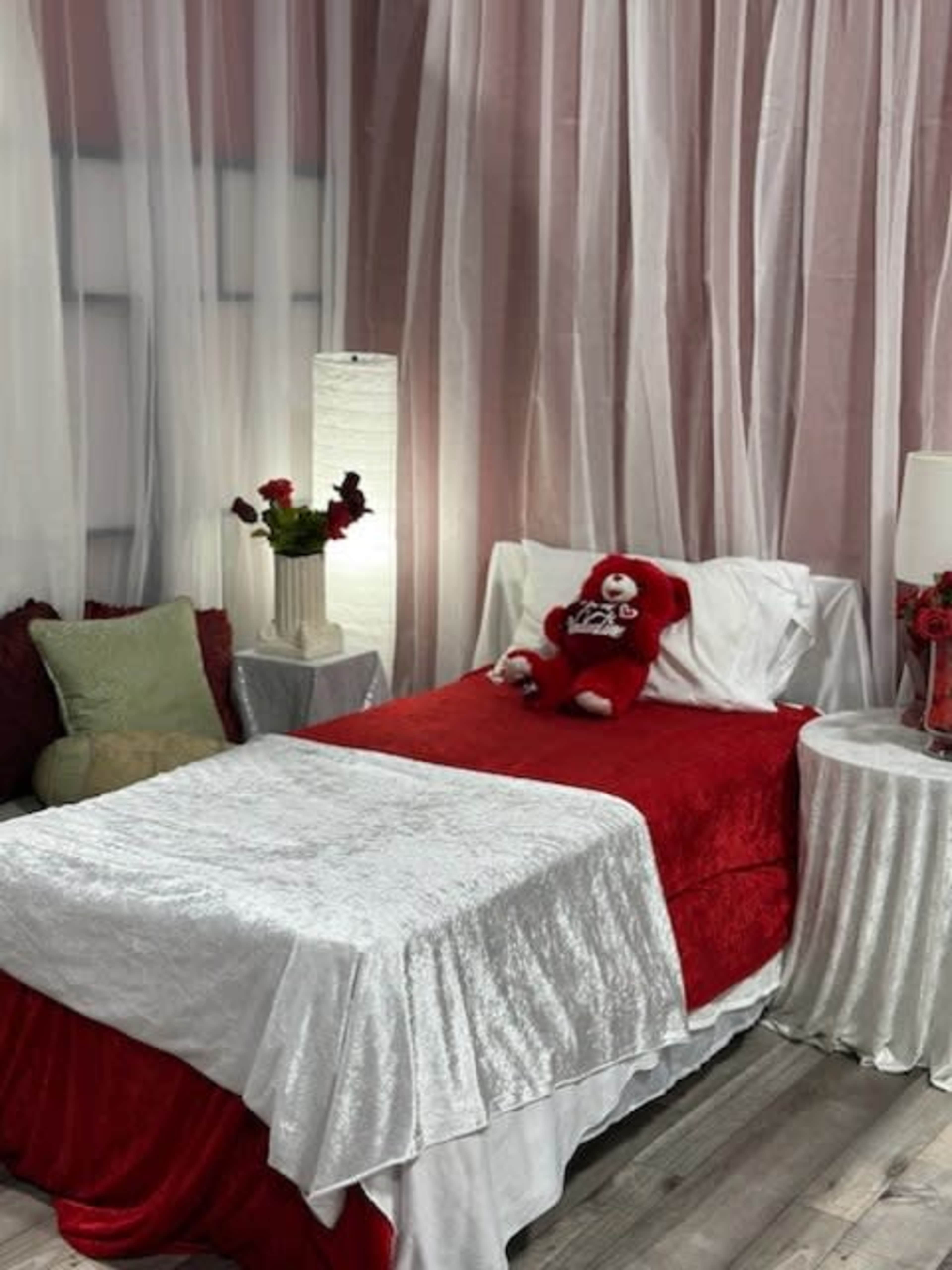 PhotoStudio: 20+ Sets, Natural Light, Creative, 2500sq/ft Photo, Video, Events, Podcasts Image in Gwinnett Village, Norcross, GA