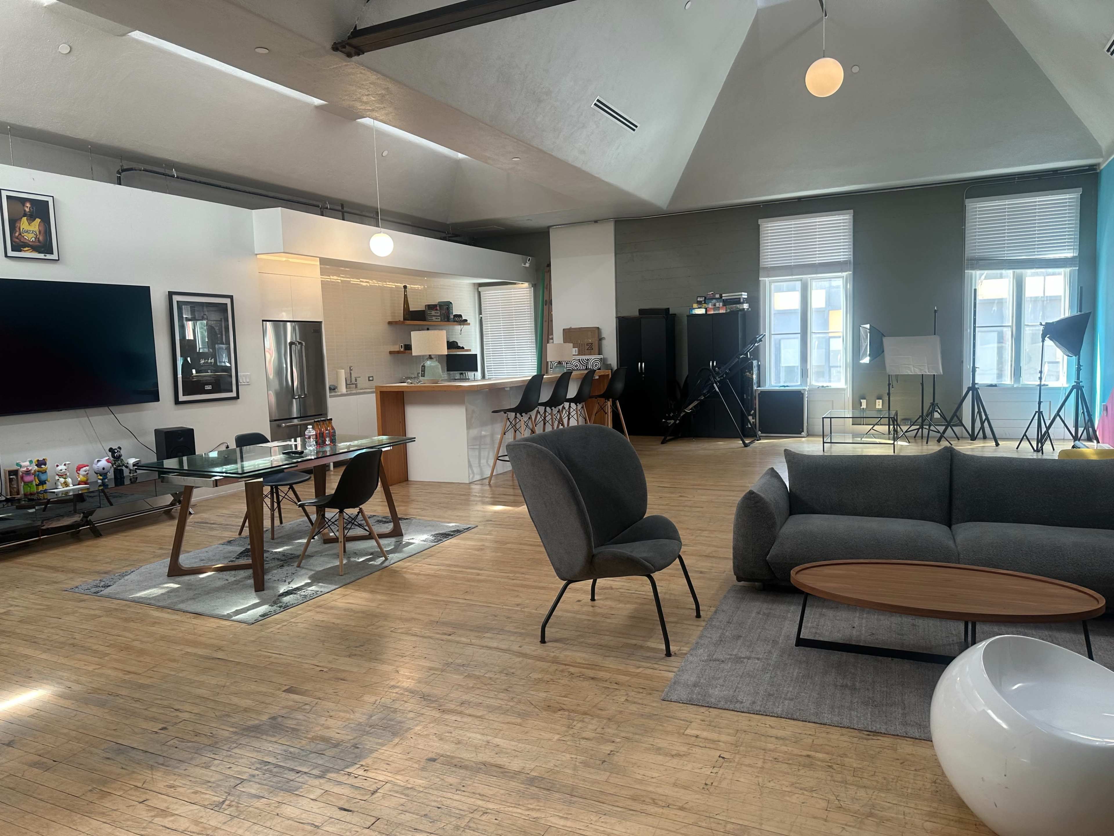 Central LA, Large Koreatown Studio Image in Koreatown, Los Angeles, CA