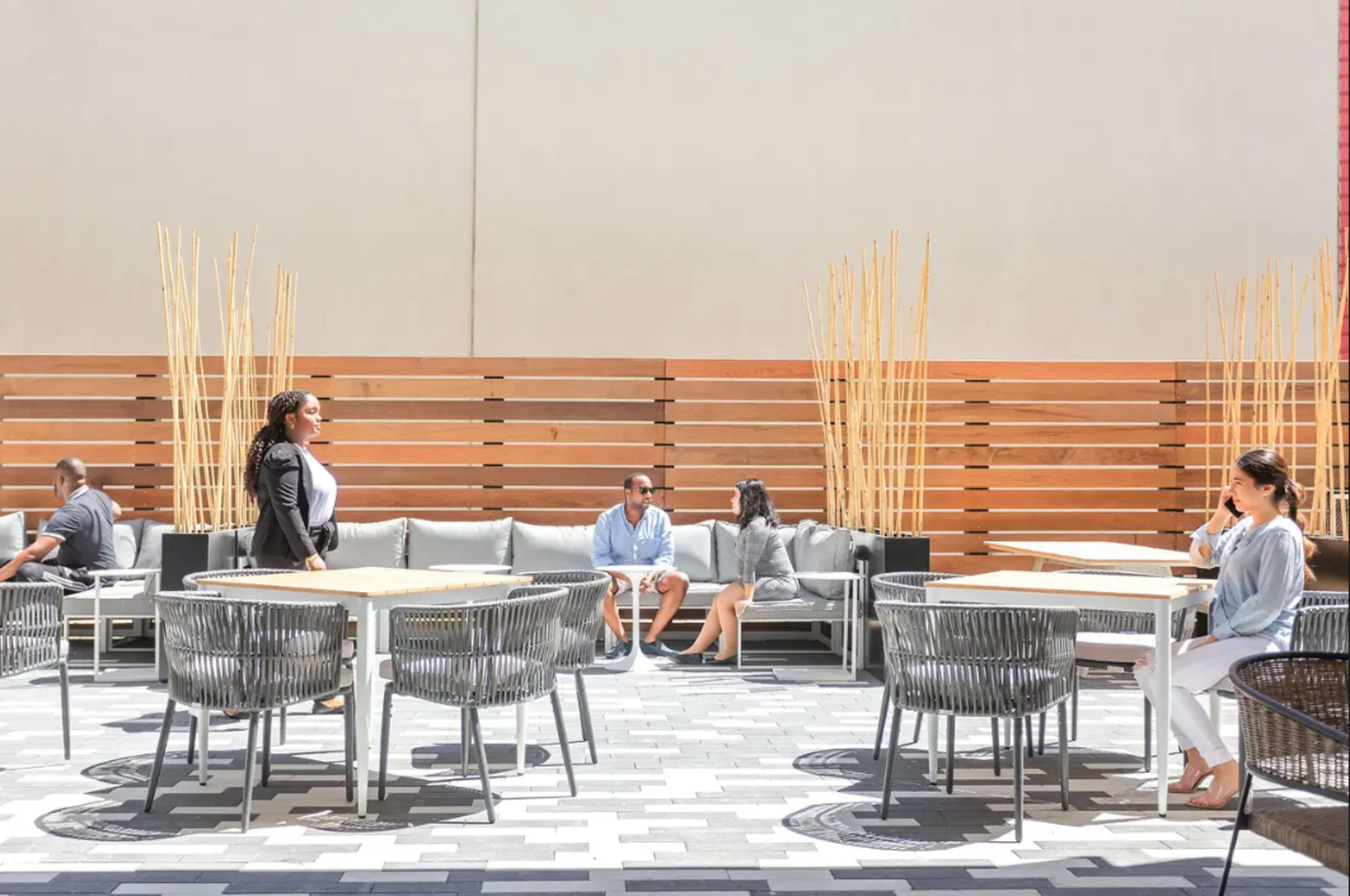 Patio Biscayne Image in Edgewater, Miami, FL