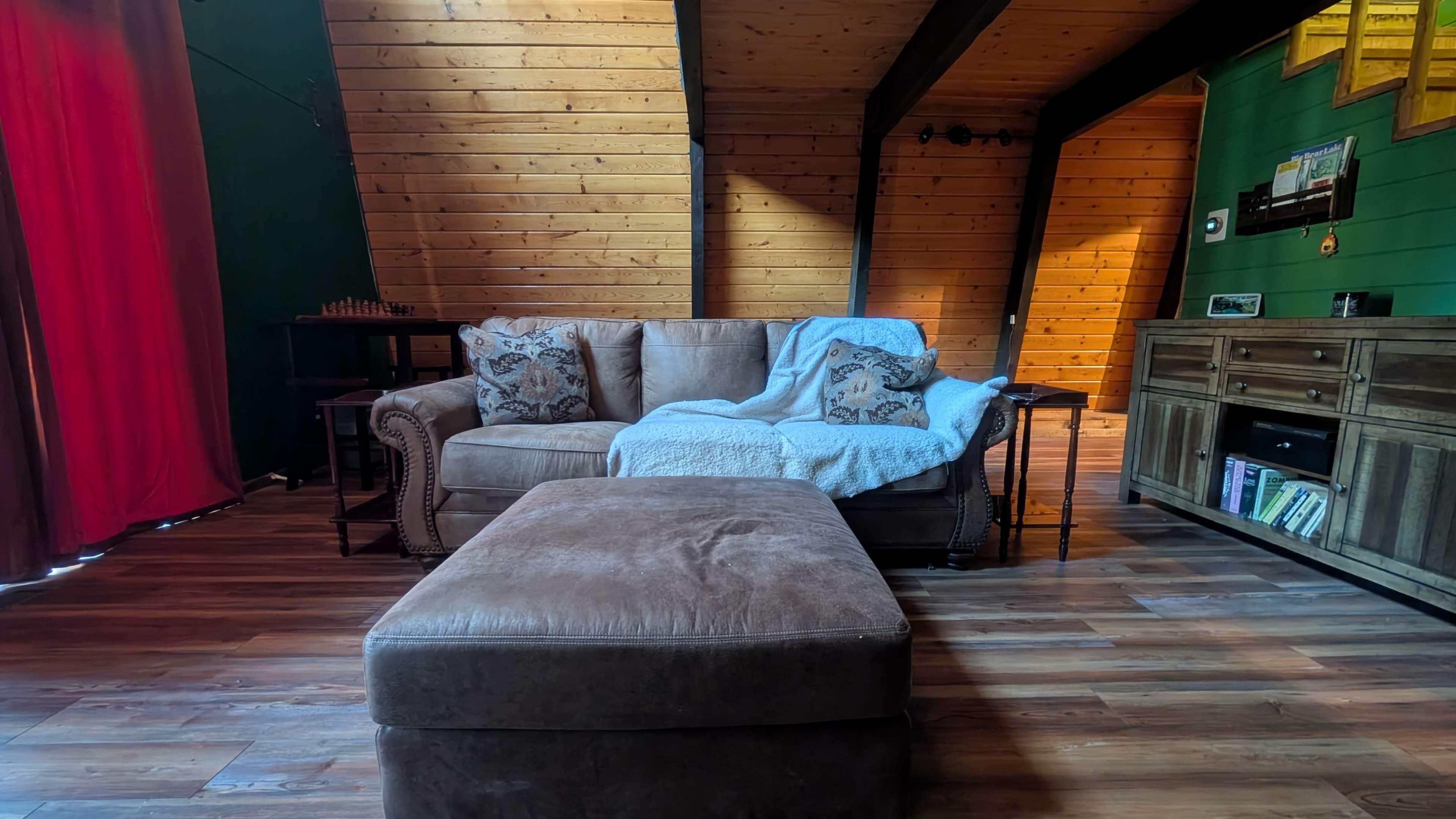 D&D Tavern Cabin hideaway Image in , Big Bear City, CA