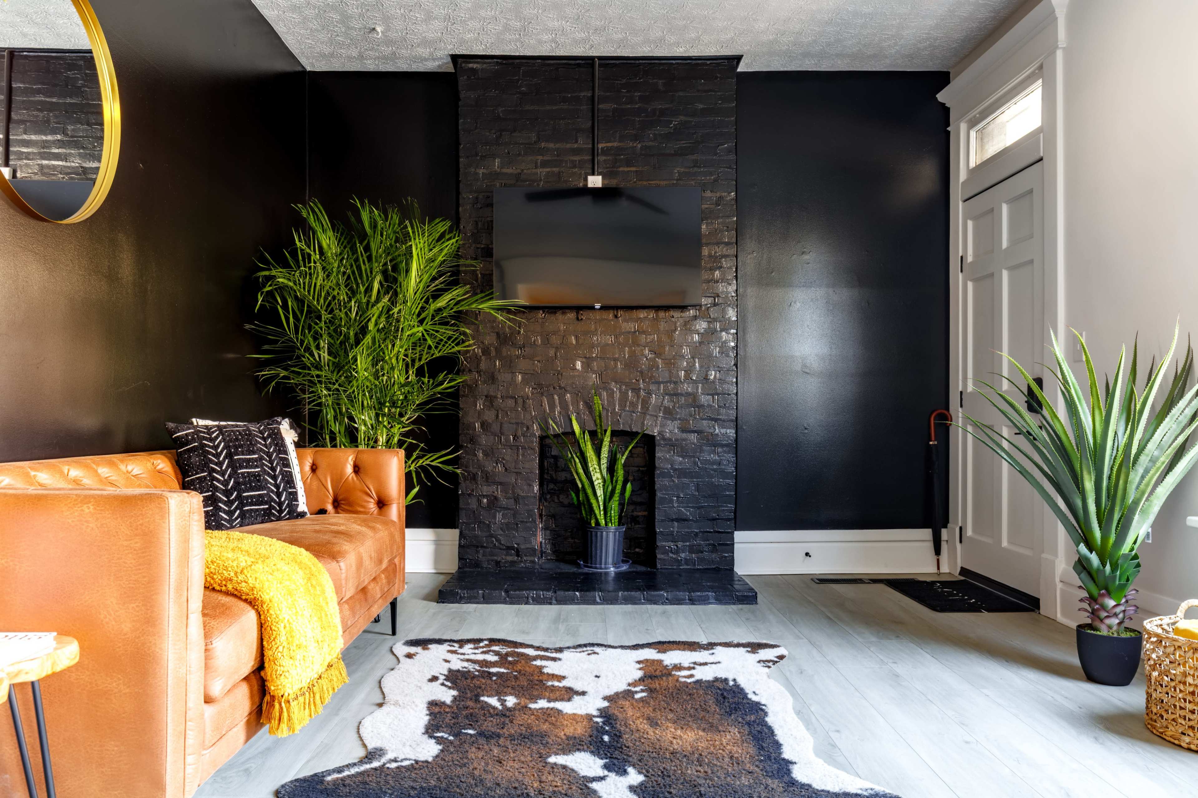 Casa Serena 🌿🐯 Convention - King Bed - Short North - Free Parking Image in Victorian Village, Columbus, OH