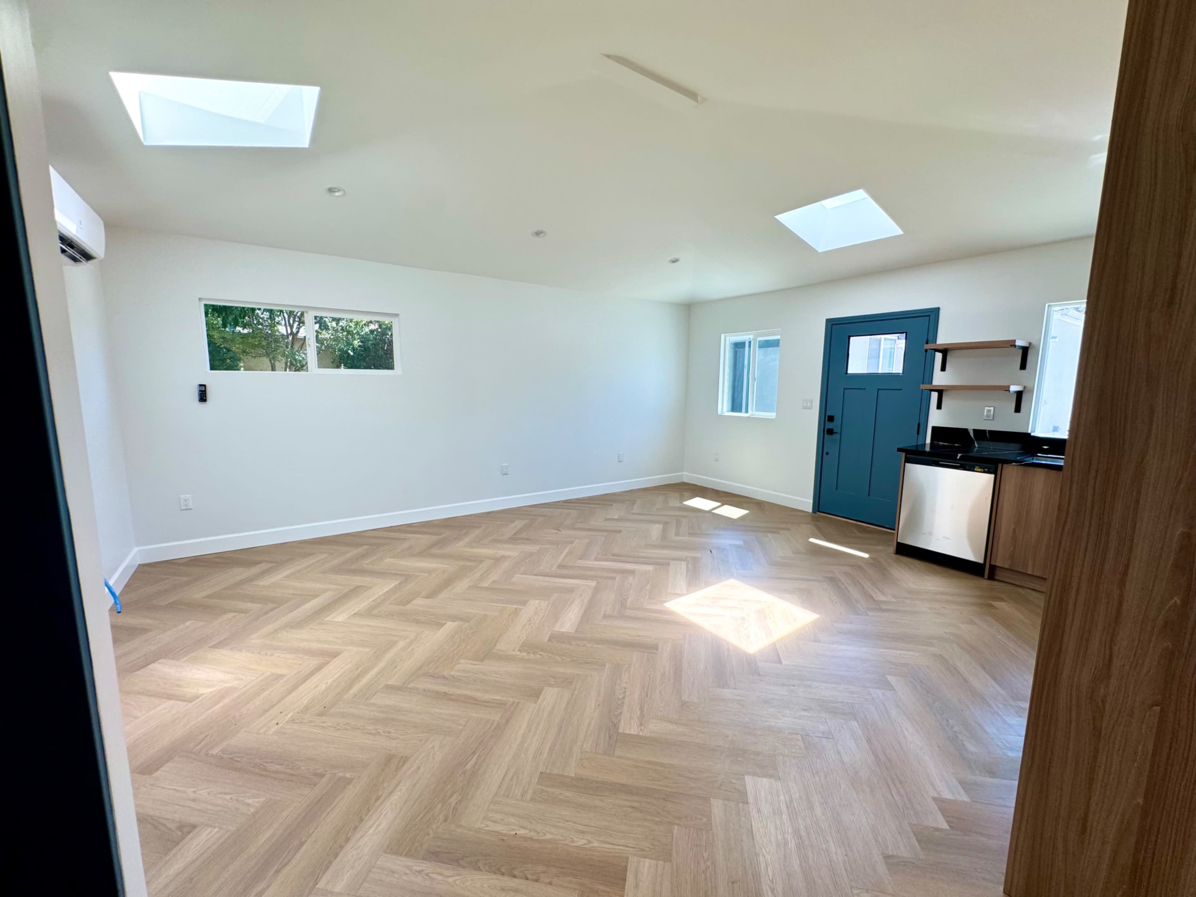 Content creator house -including a backyard, perfect space for podcast, photo studio, kitchen area and more in Sherman oaks Image in Van Nuys, Sherman Oaks, CA