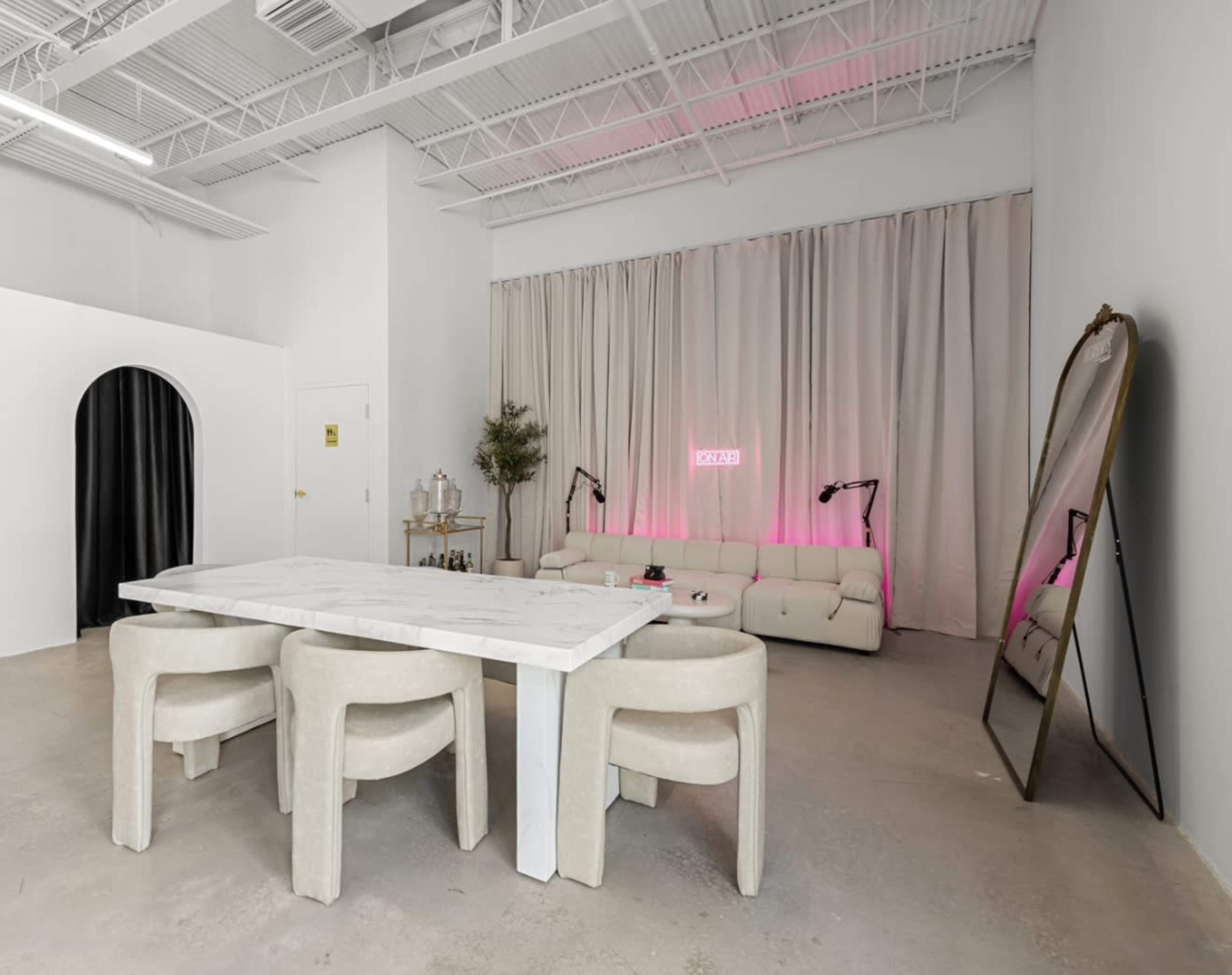 Aesthetic Photo Studio Image in Progresso Village, Fort Lauderdale, FL