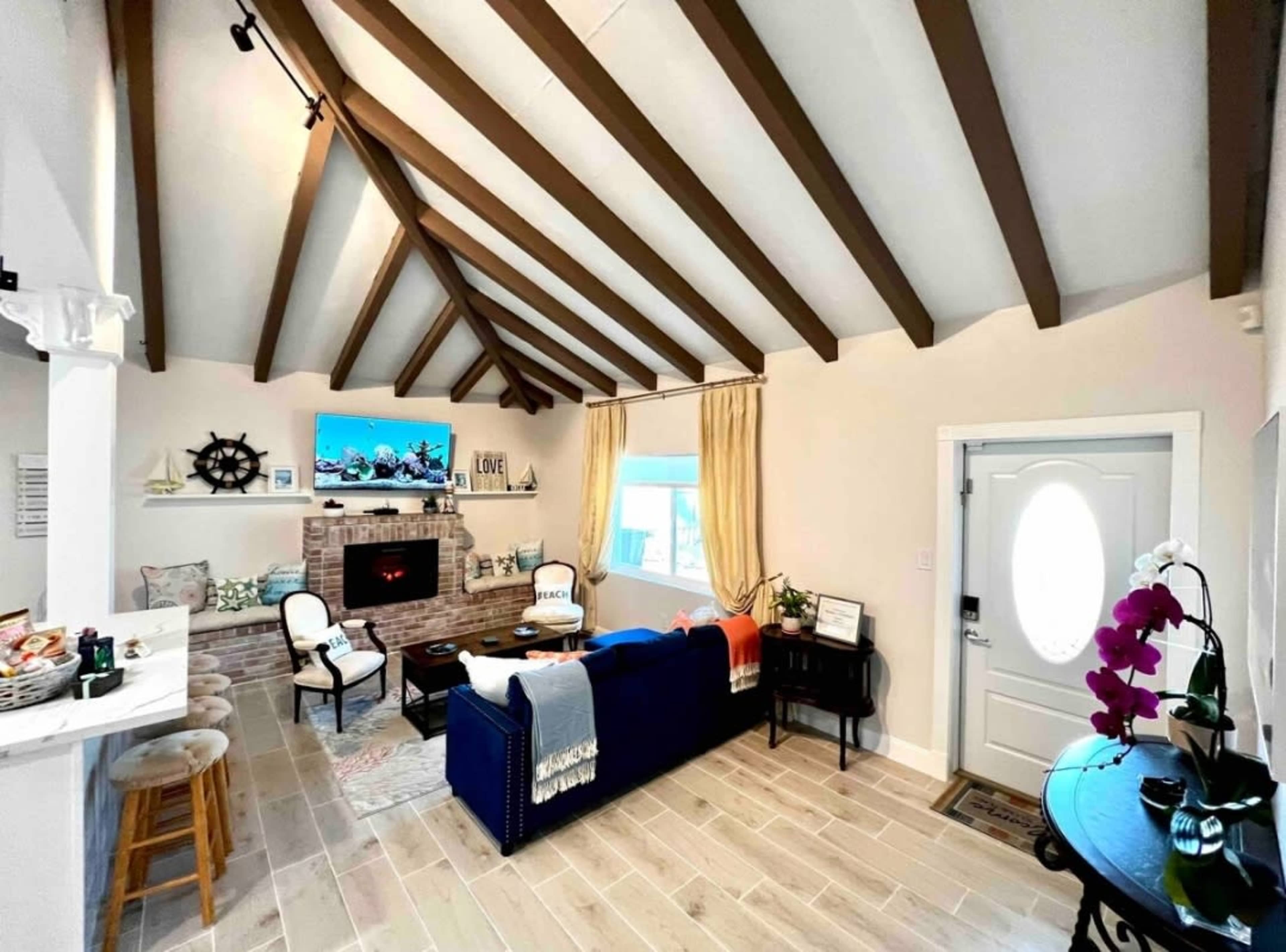 Charming Beachside Retreat: Versatile 2BR/1BA Haven for Events, Meetings, Shoots, Workshops, Etc. Image in Parker Ridge, West Palm Beach, FL