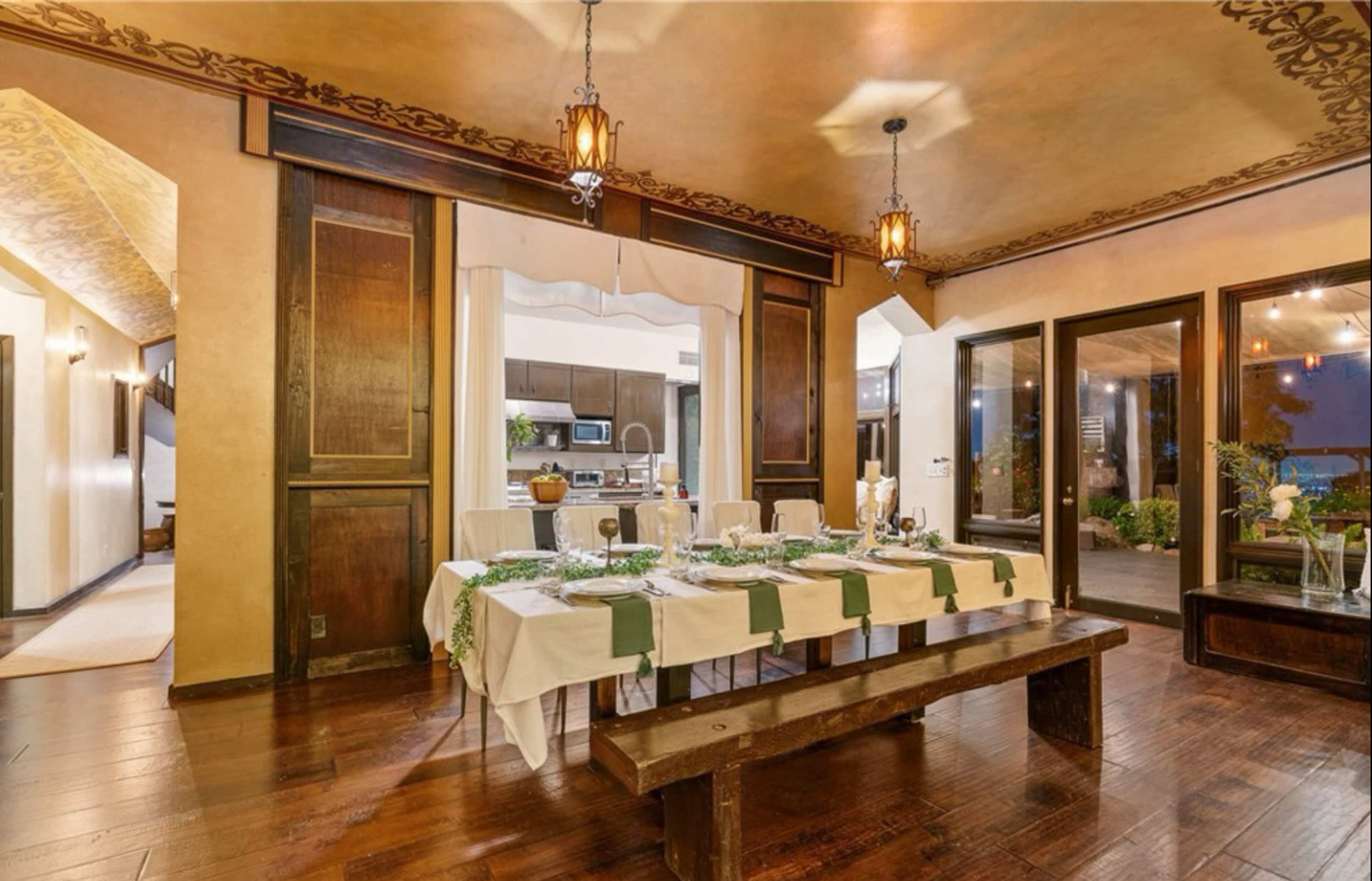 Hollywood Chateau Image in Central LA, Los Angeles, CA