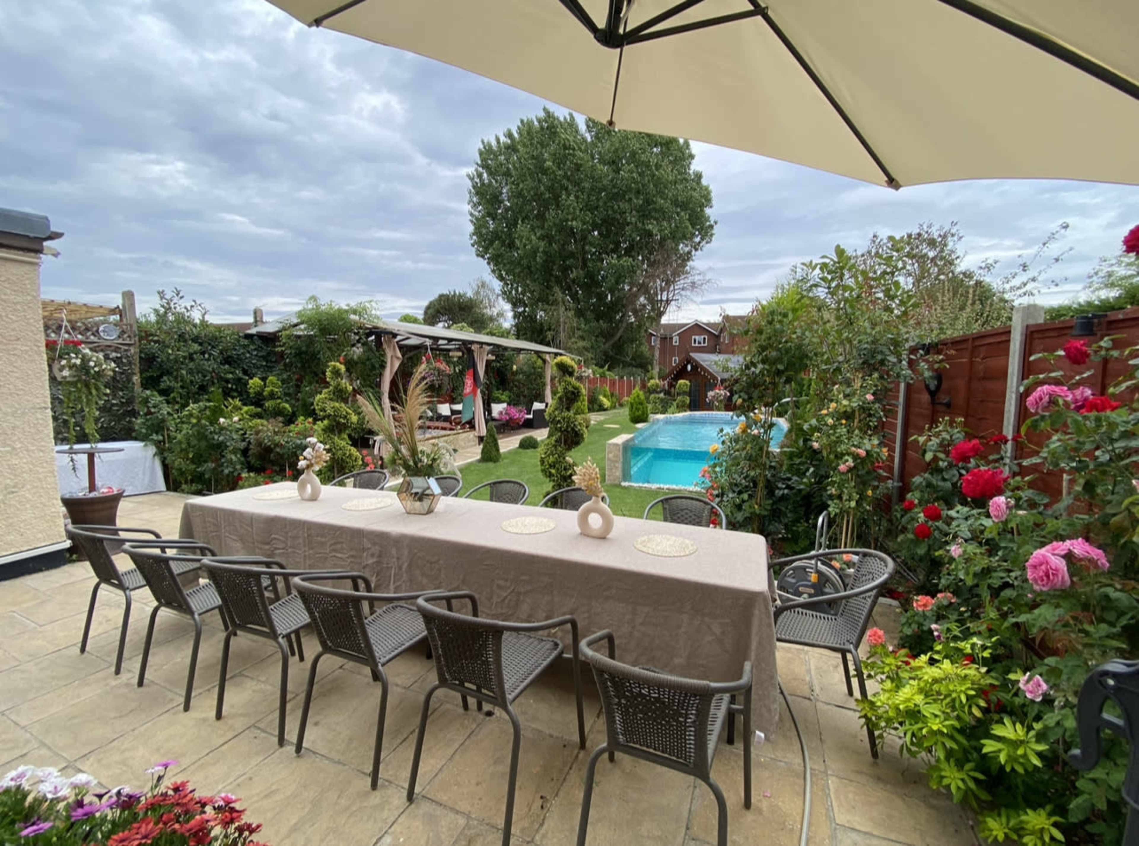 Luxe Glass-Pool House Image in Church End & Roundwood, London, ENG