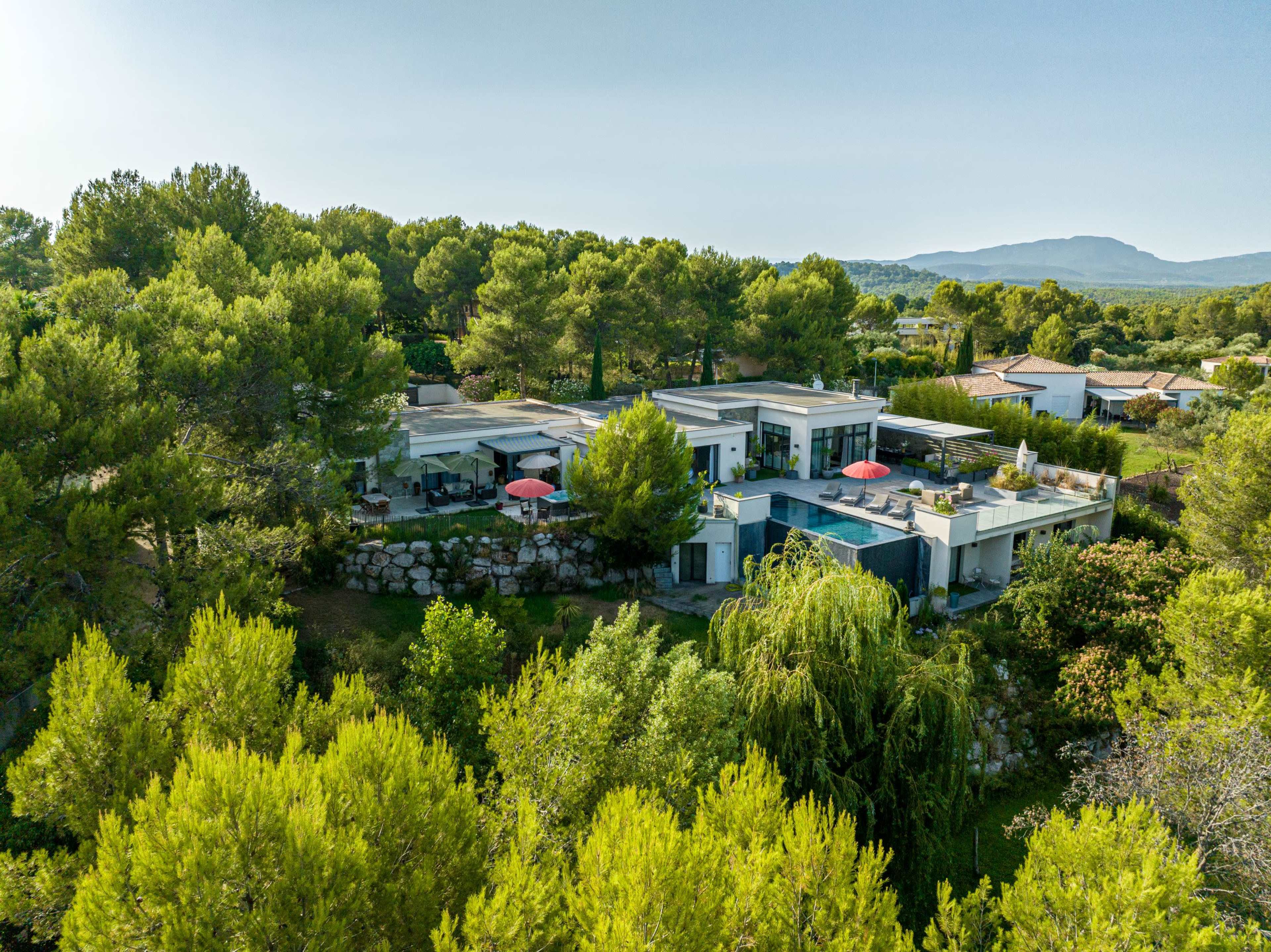 Villa d’exception 500m² - SPA intérieur - Piscine - 16 pers - Idéal séminaires & événements Image in , ST GELY DU FESC
