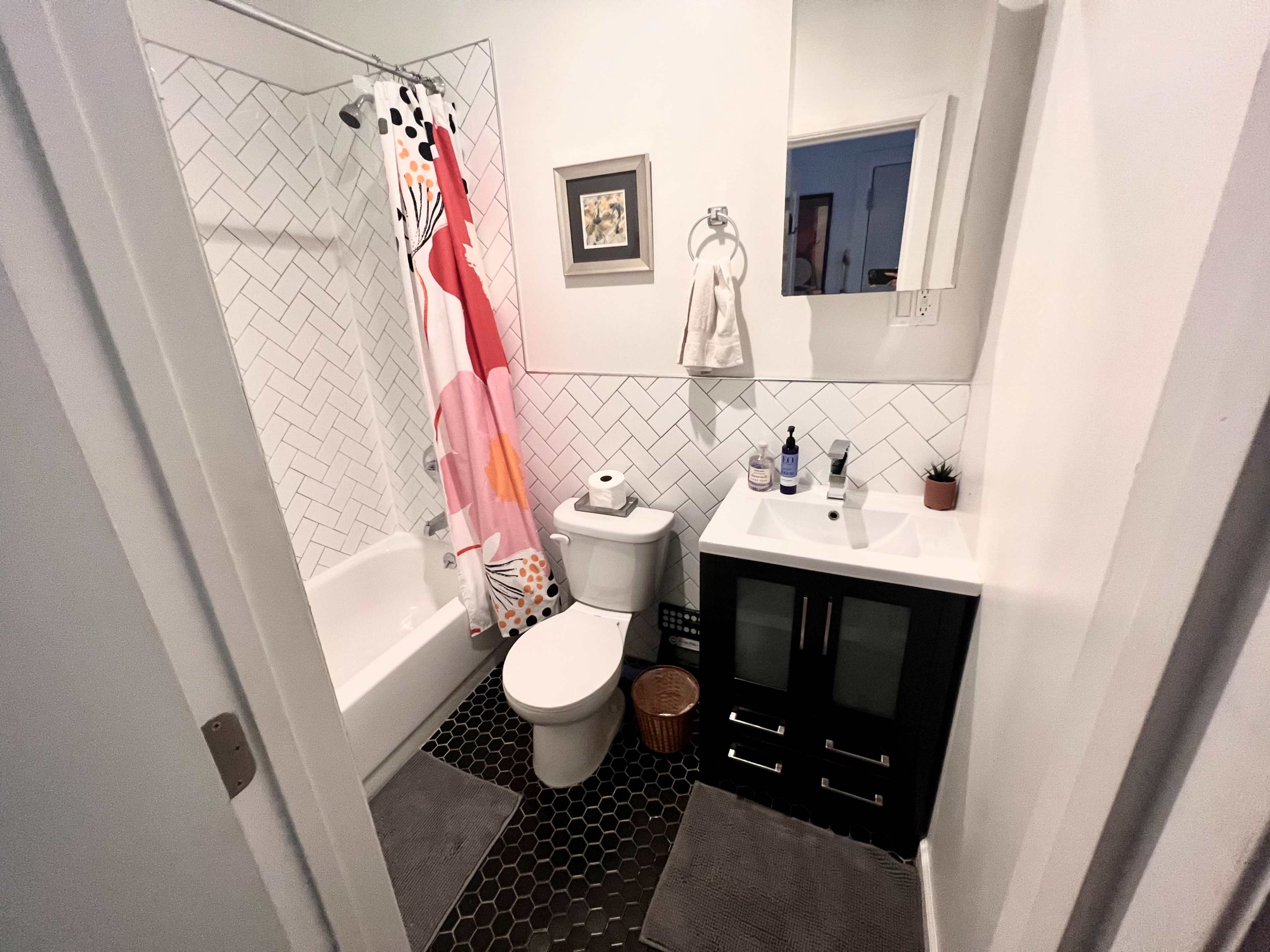 Tranquil Plant-Filled Creative Studio with Private Bathroom in NYC Image in Bushwick, Brooklyn, NY