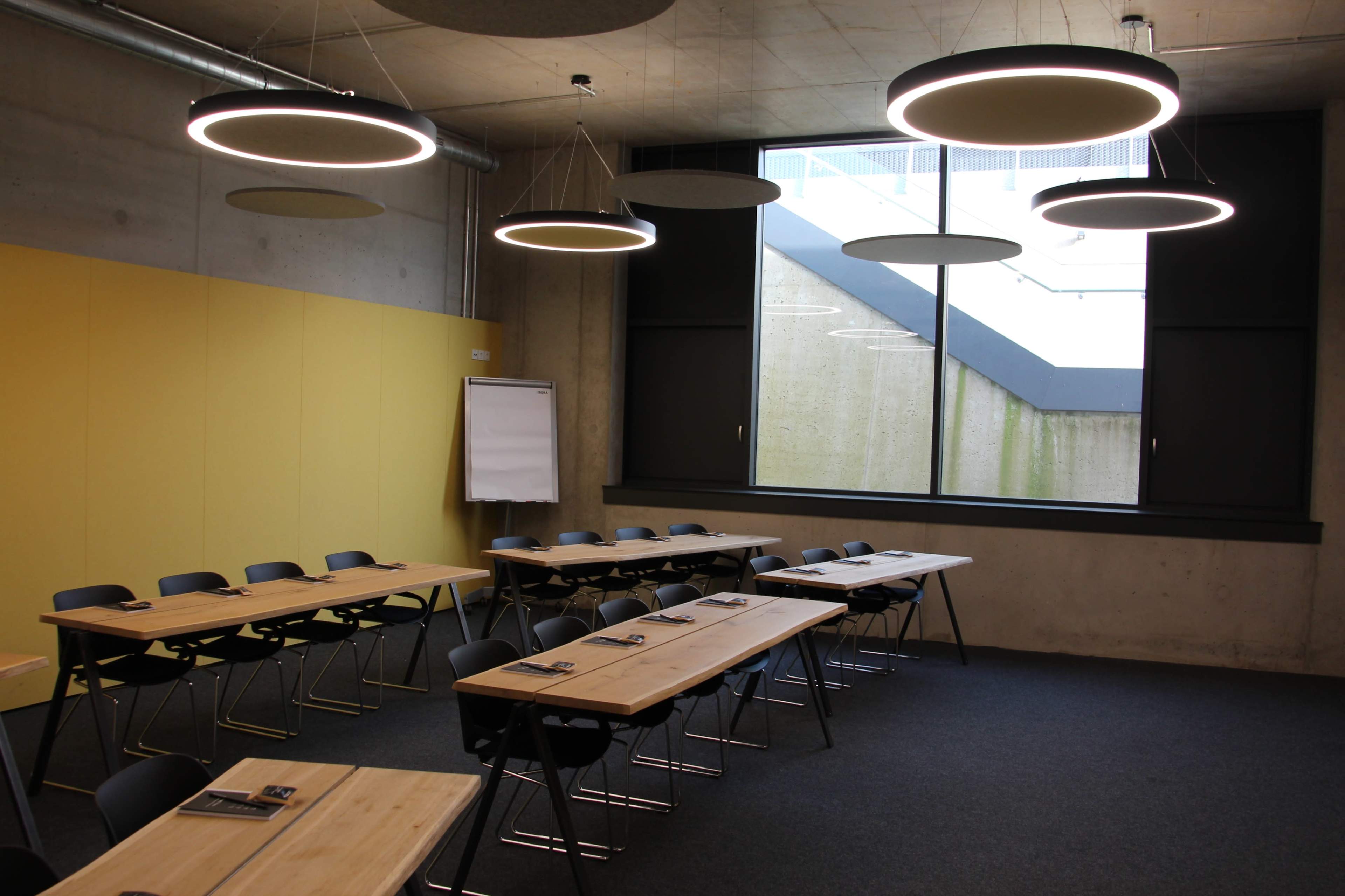 Konferenz- und Meetingraum in modernem Gebäude Image in , Herford