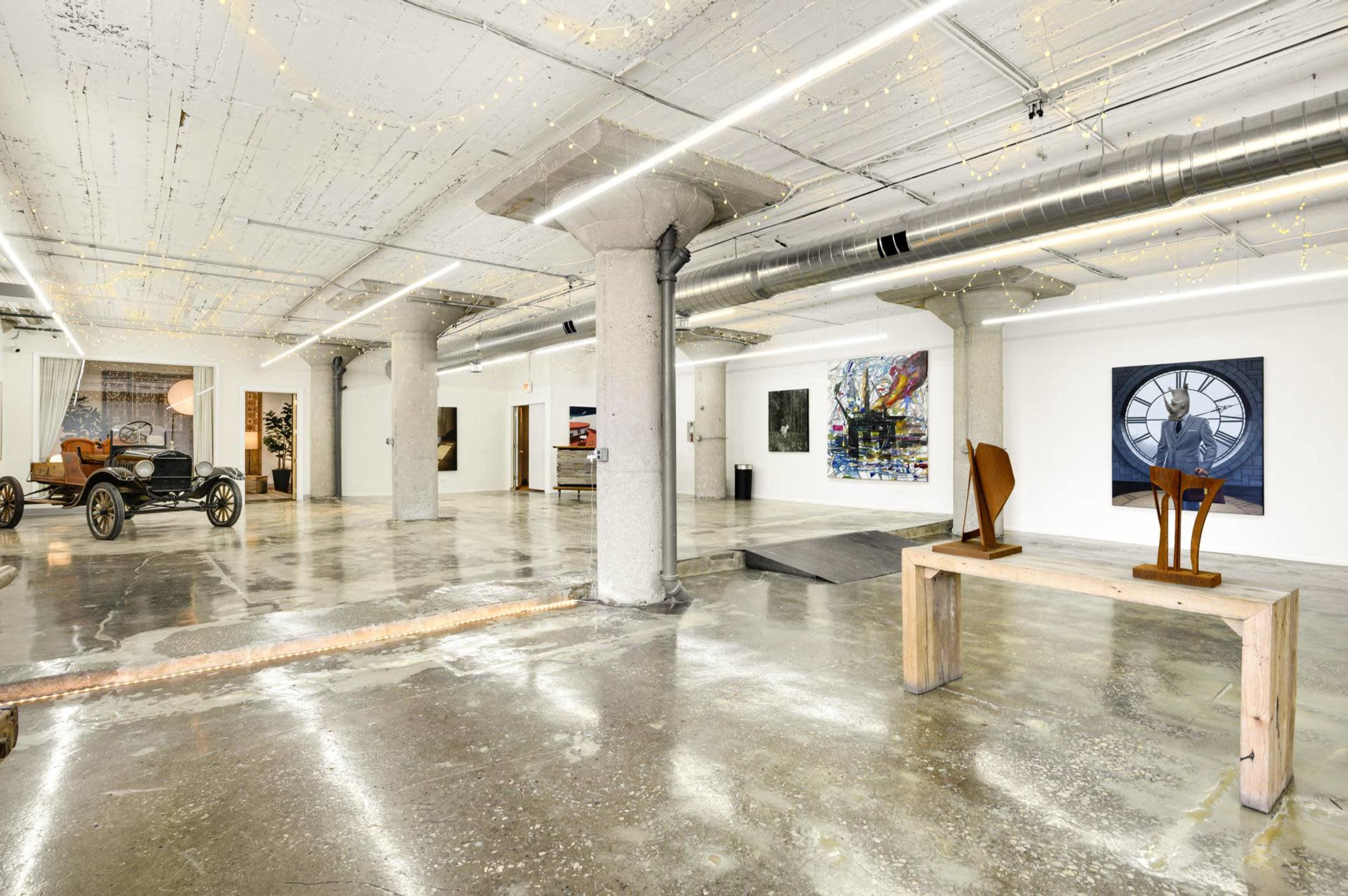 Luxury Upscale Loft | Natural Light | MEETINGS | Gallery Image in South Side, Chicago, IL