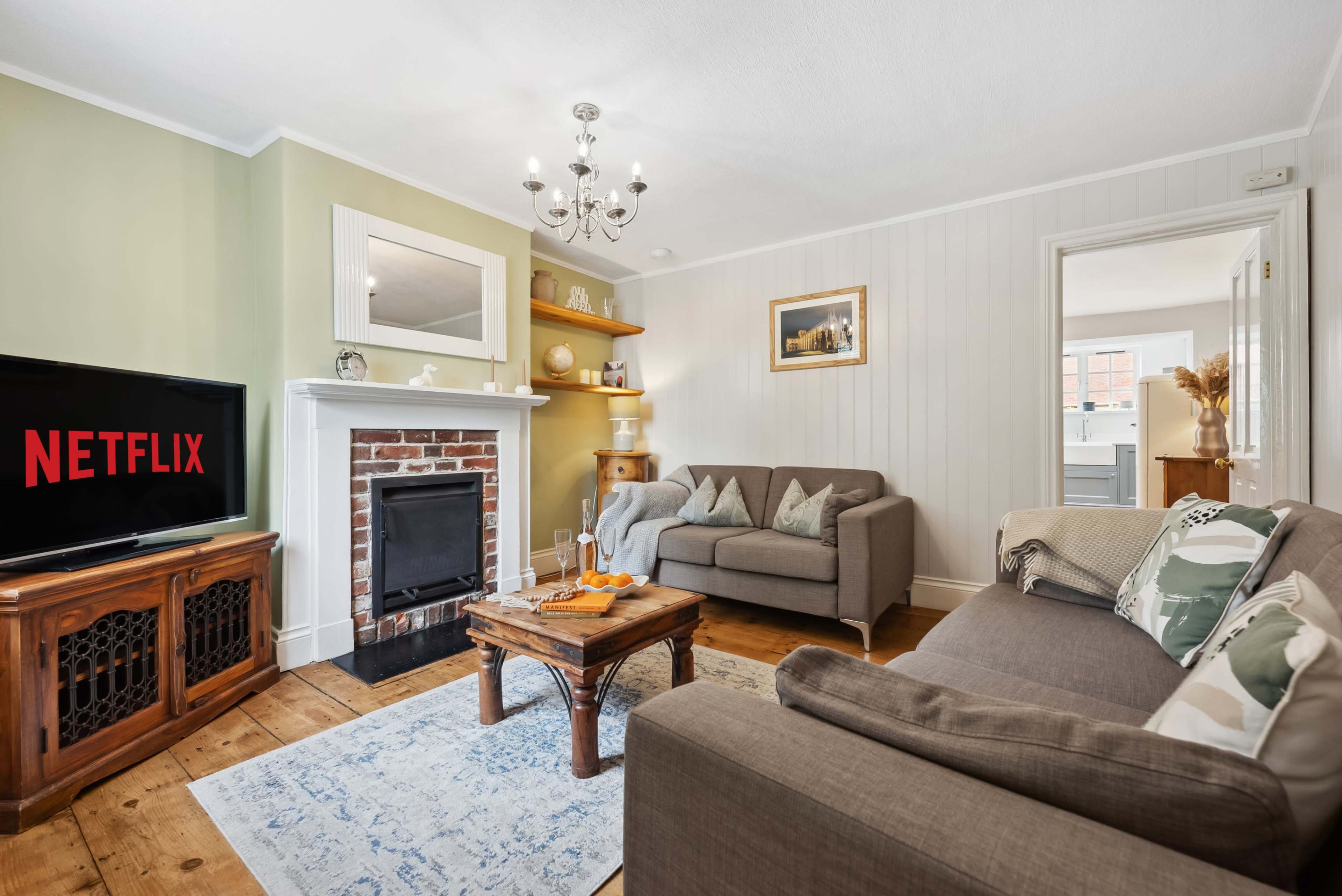2-BR Cosy Home w/ Garden - Westgate Cottage Image in Winchester, Winchester, ENG