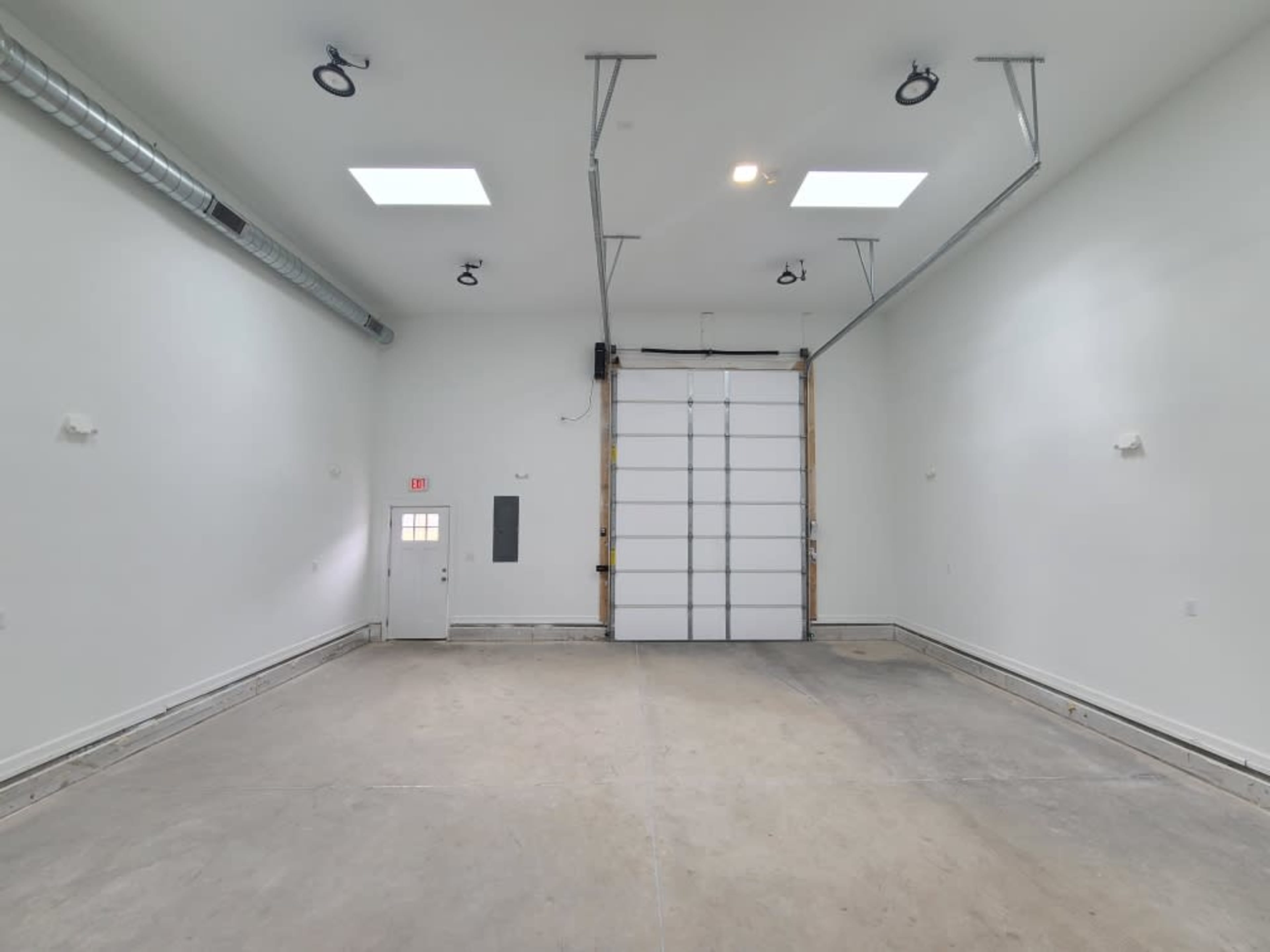 Spacious flexible photo/video production studio with controlled natural lighting. Image in Swansboro, Richmond, VA